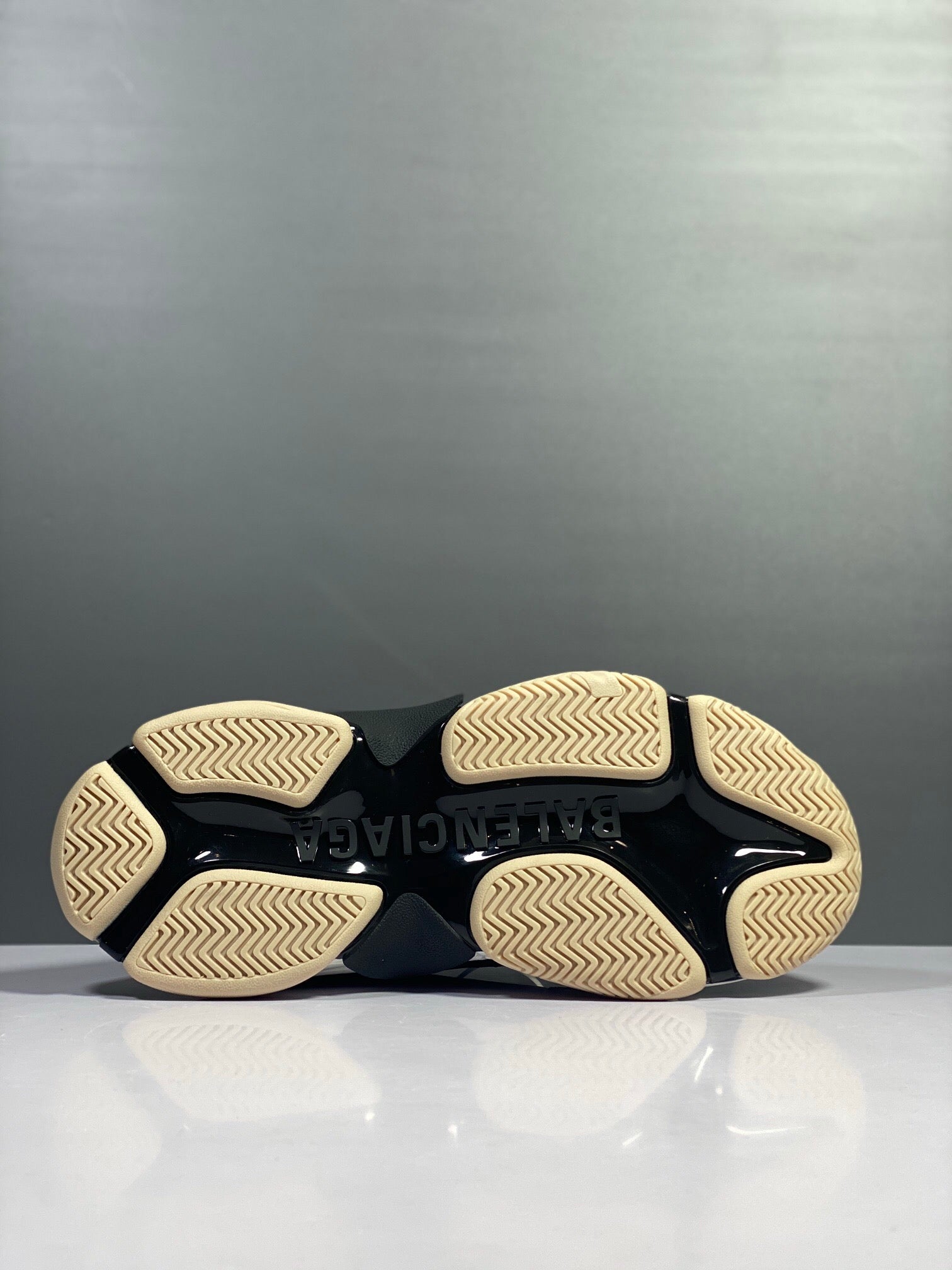 balen men womens sneaker