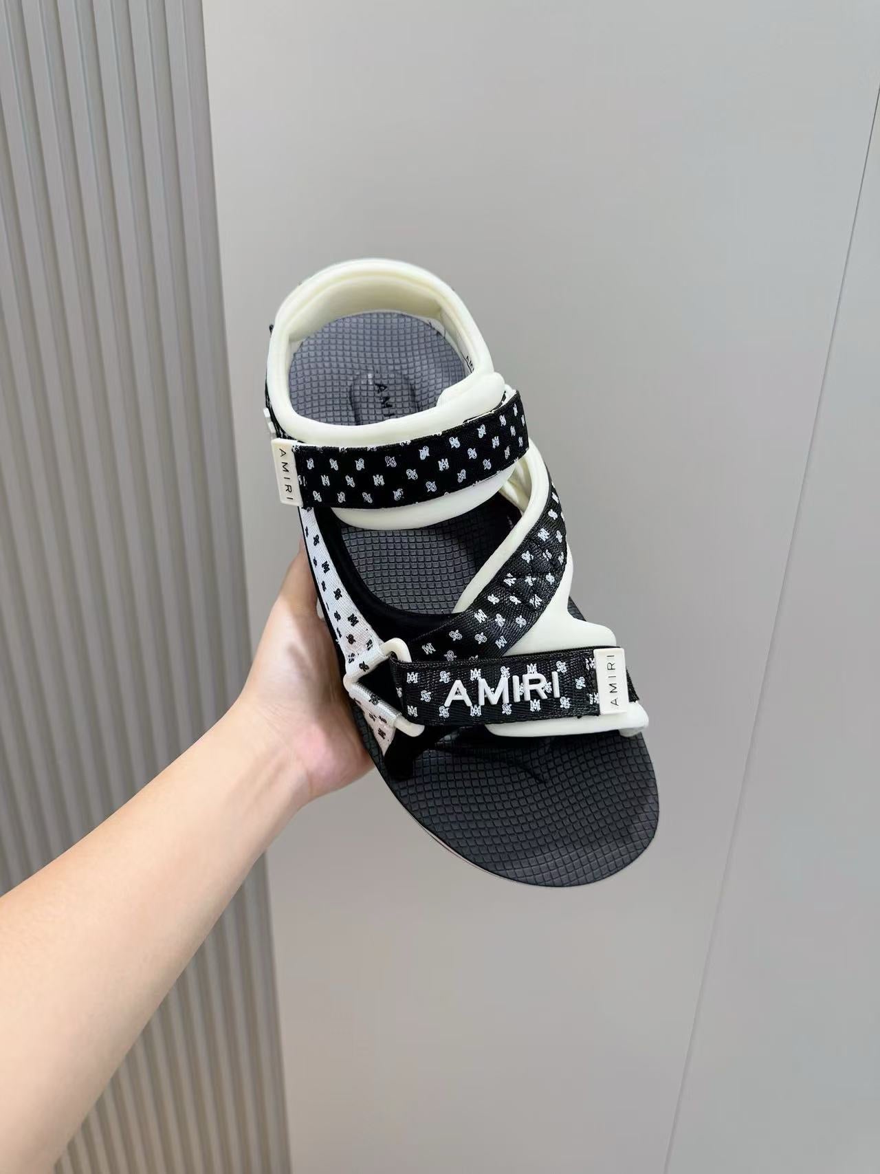Ami slippers
