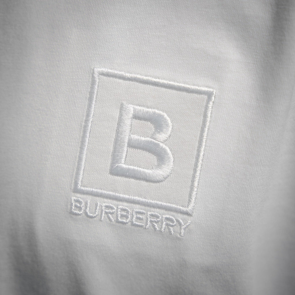 BURBER 25ss embroidered t-shirt