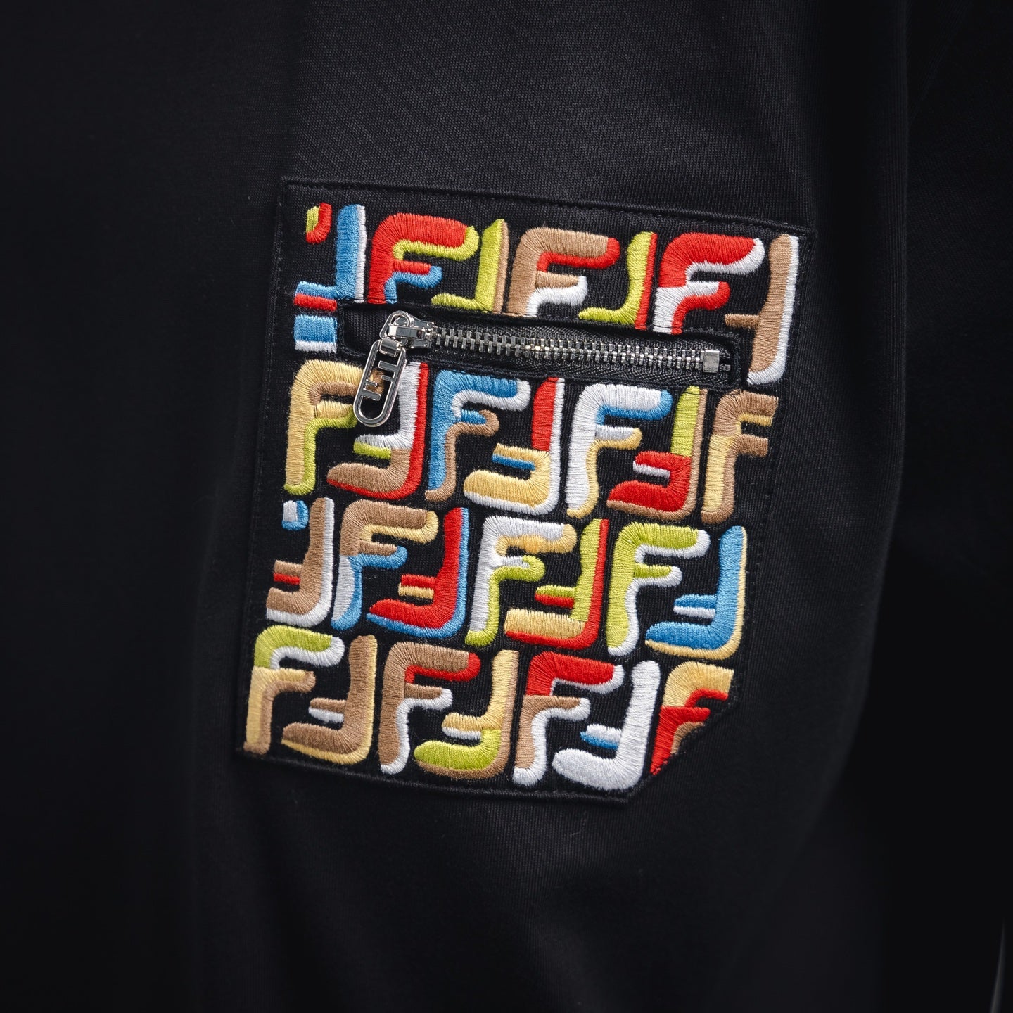 Fend 25ss embroidered t-shirt