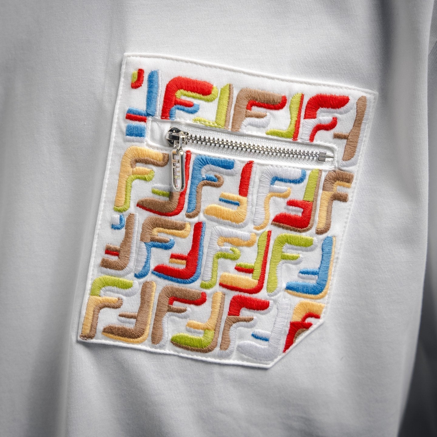 Fend 25ss embroidered t-shirt