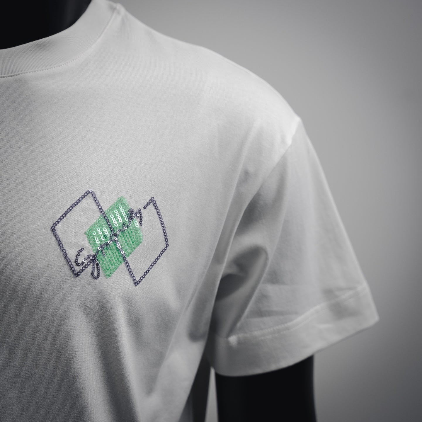 Given 25ss beaded t-shirt