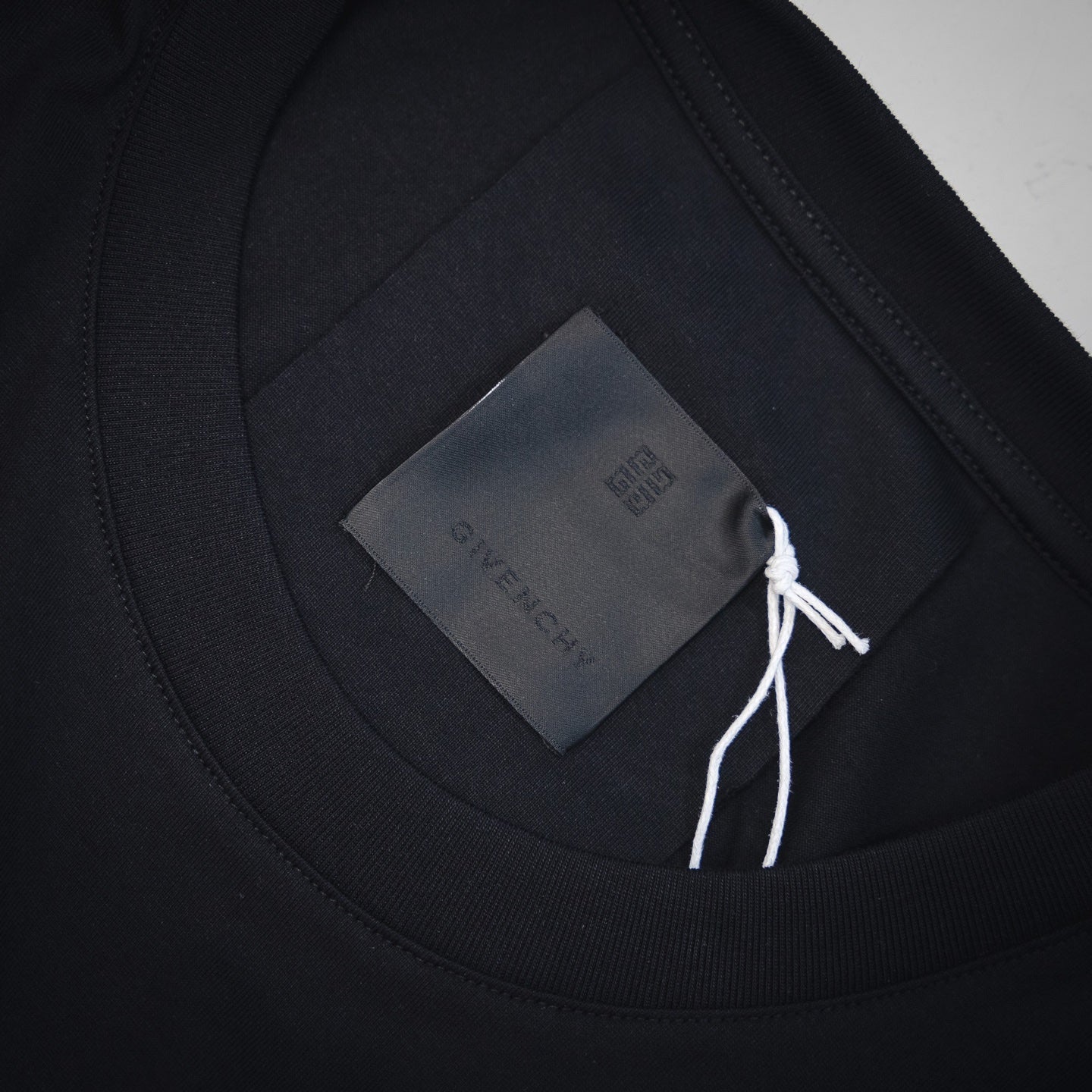 Given 25ss limited t-shirt