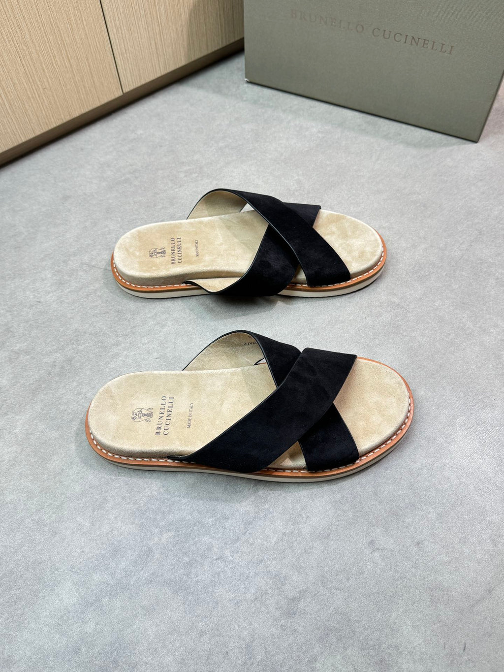Brunello 25ss leather slippers