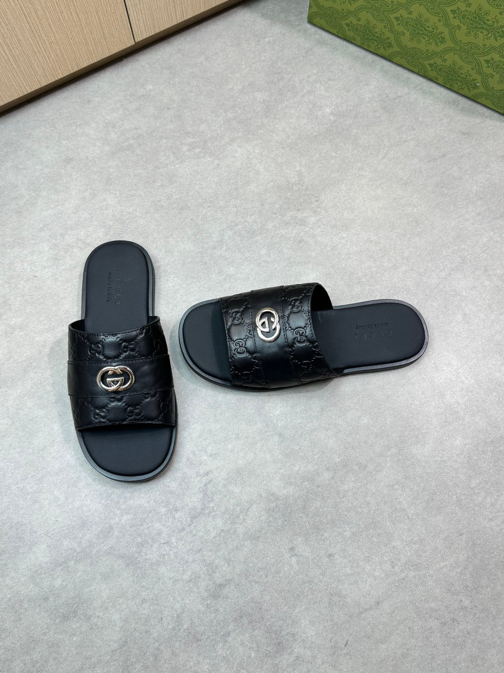 Guc 25ss leather slippers