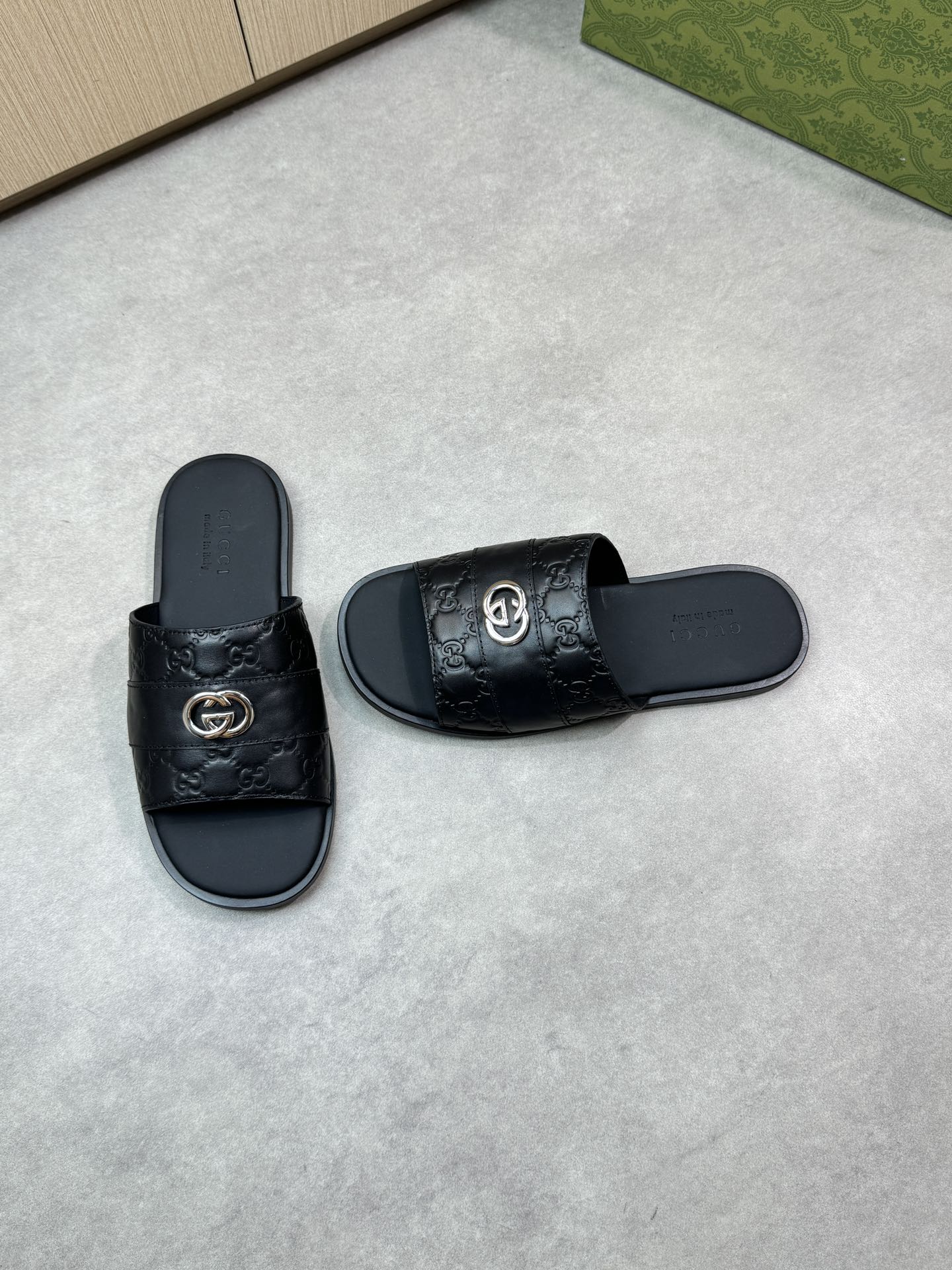 Guc 25ss leather slippers