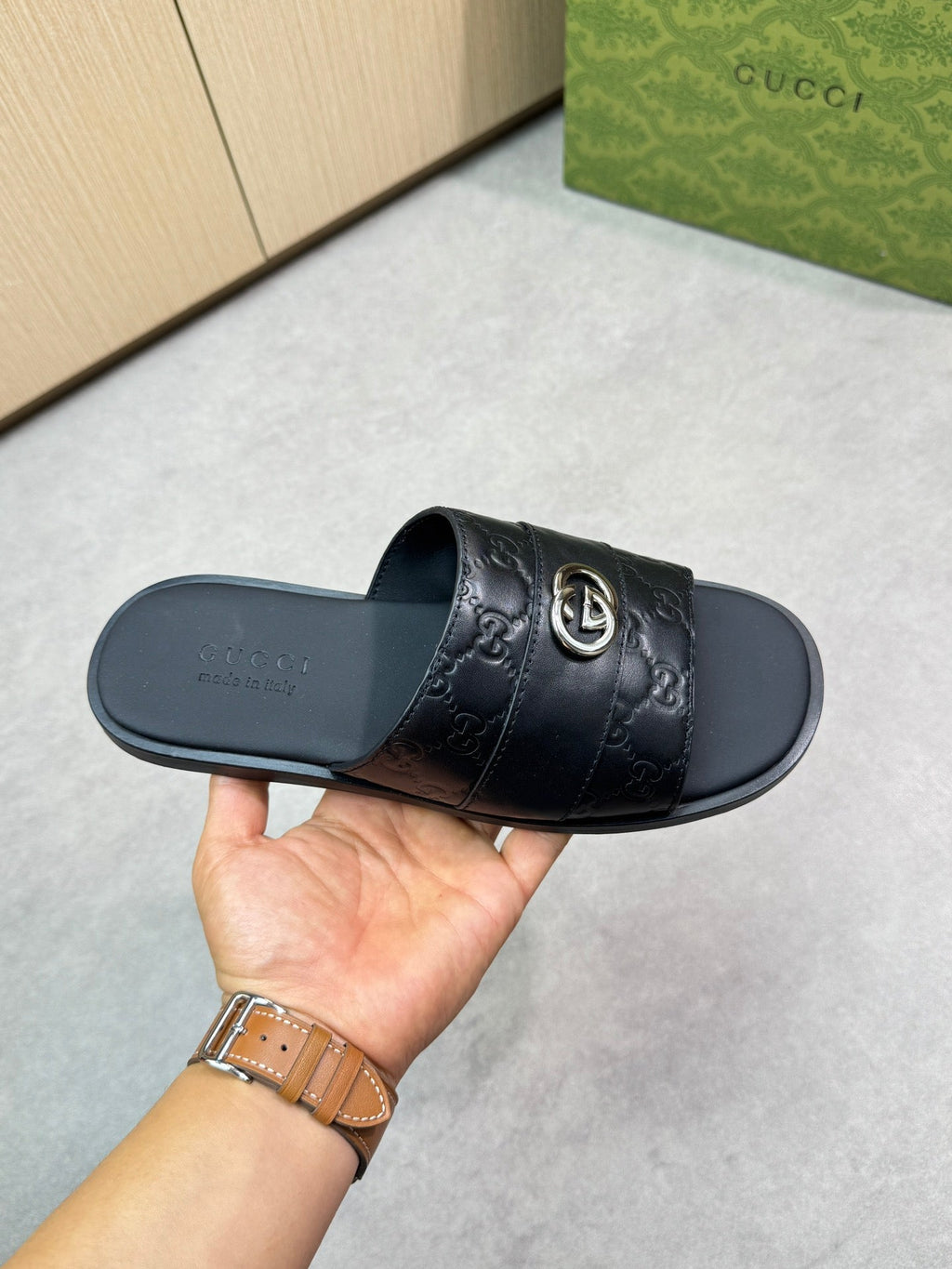 Guc 25ss leather slippers