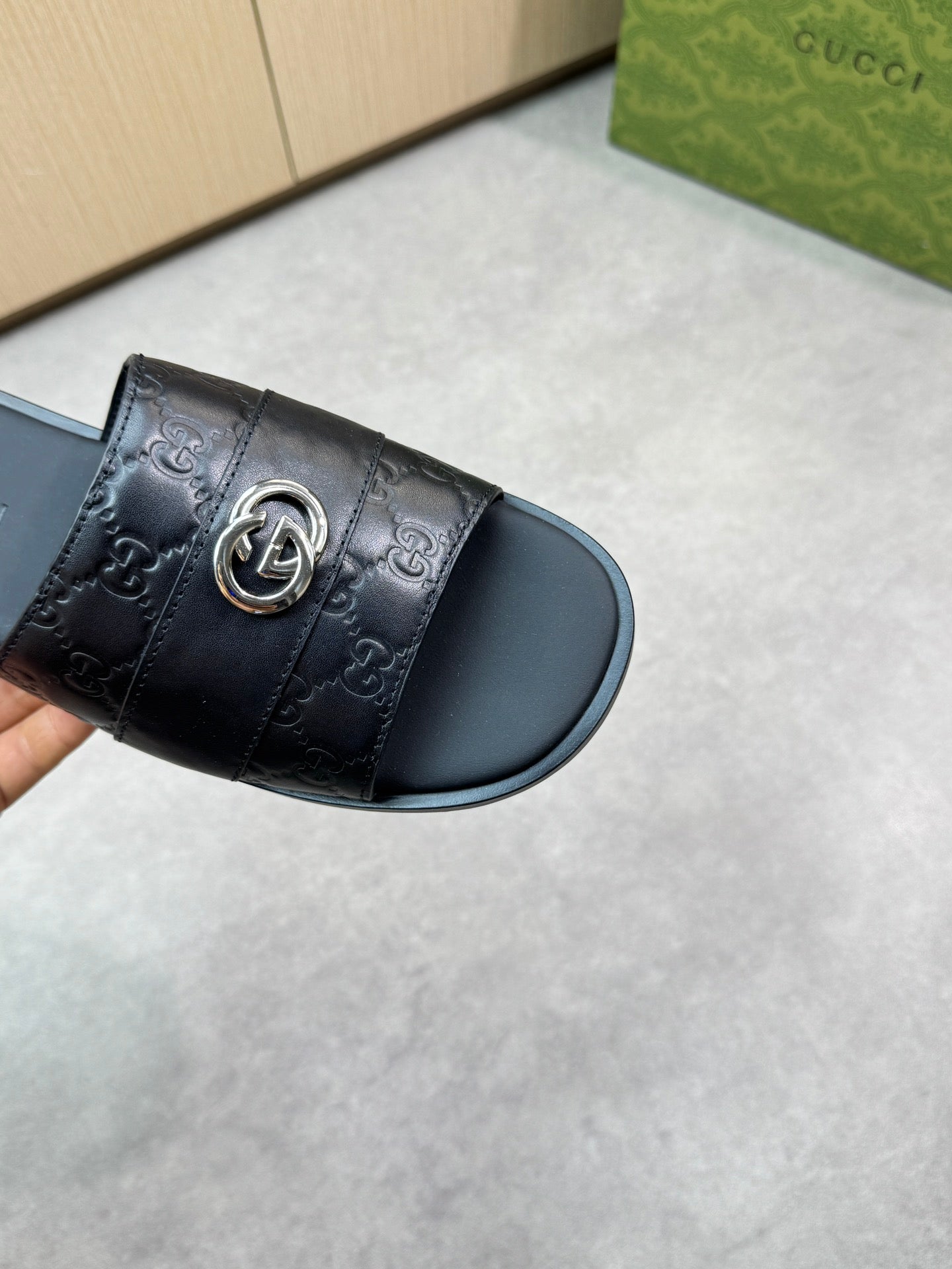 Guc 25ss leather slippers