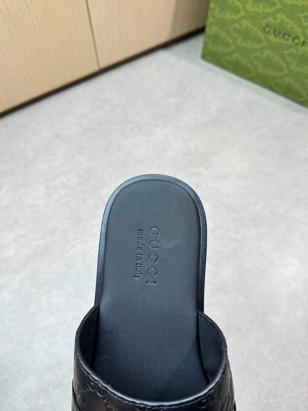 Guc 25ss leather slippers