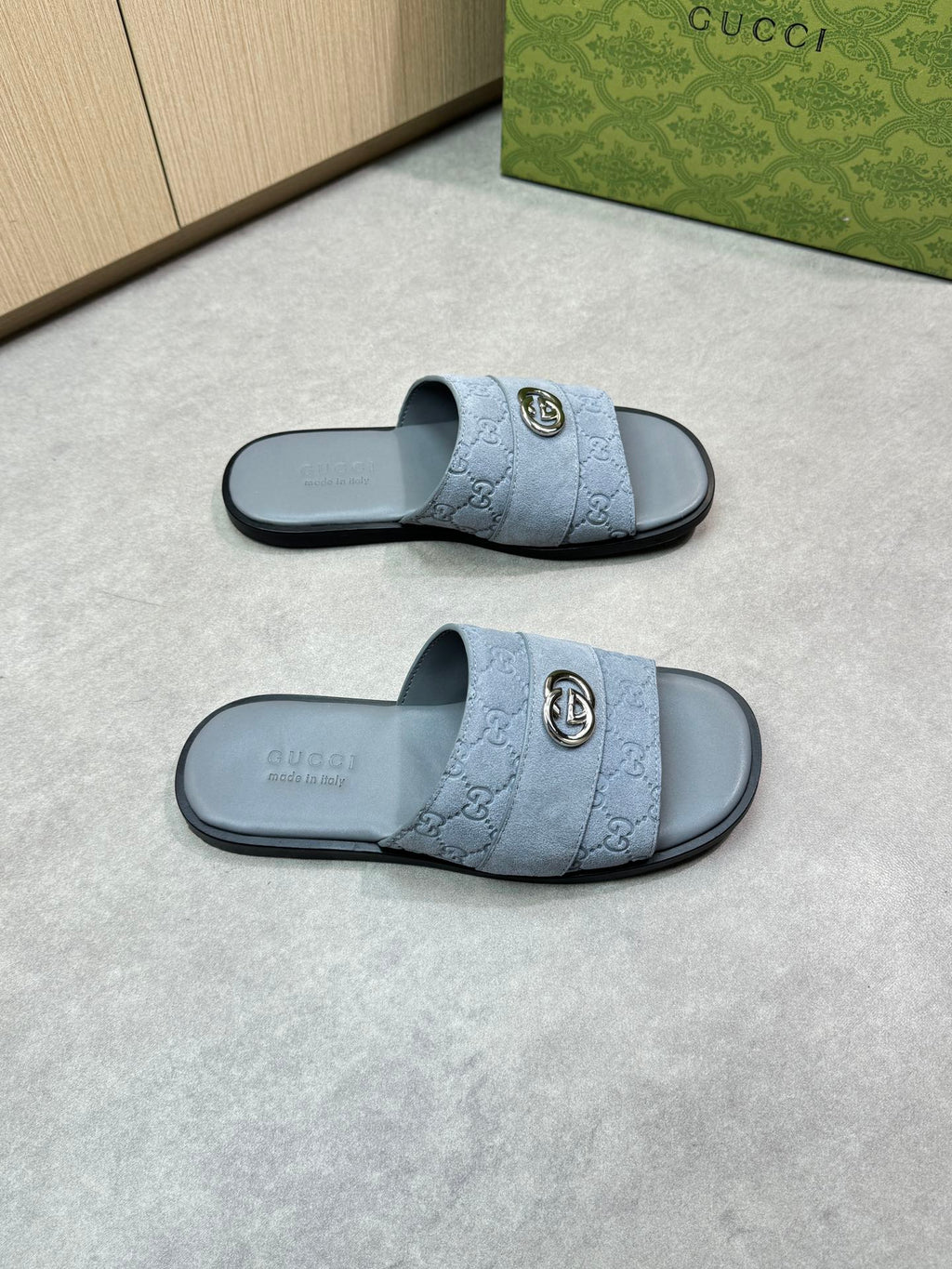 Guc 25ss leather slippers
