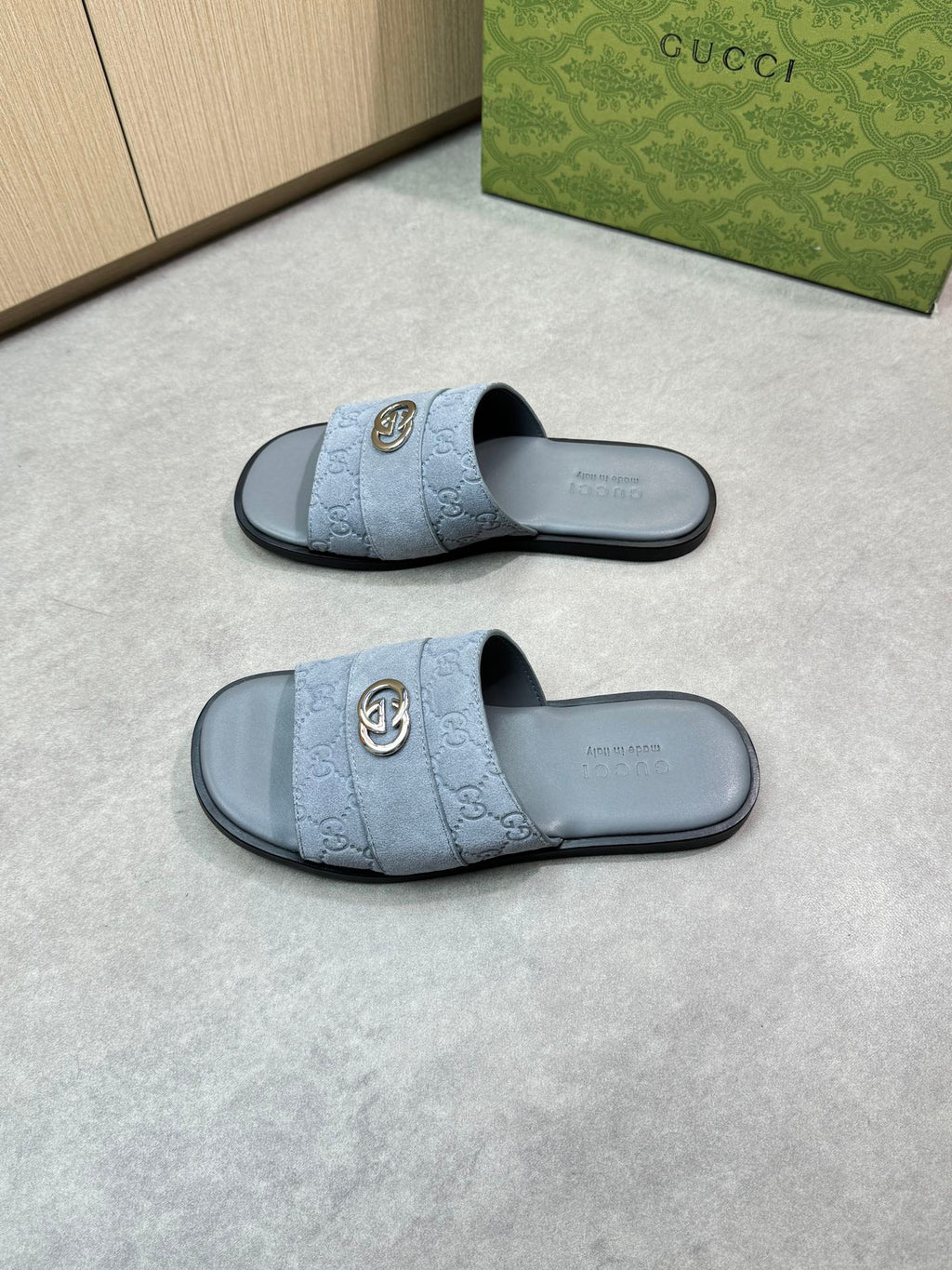Guc 25ss leather slippers