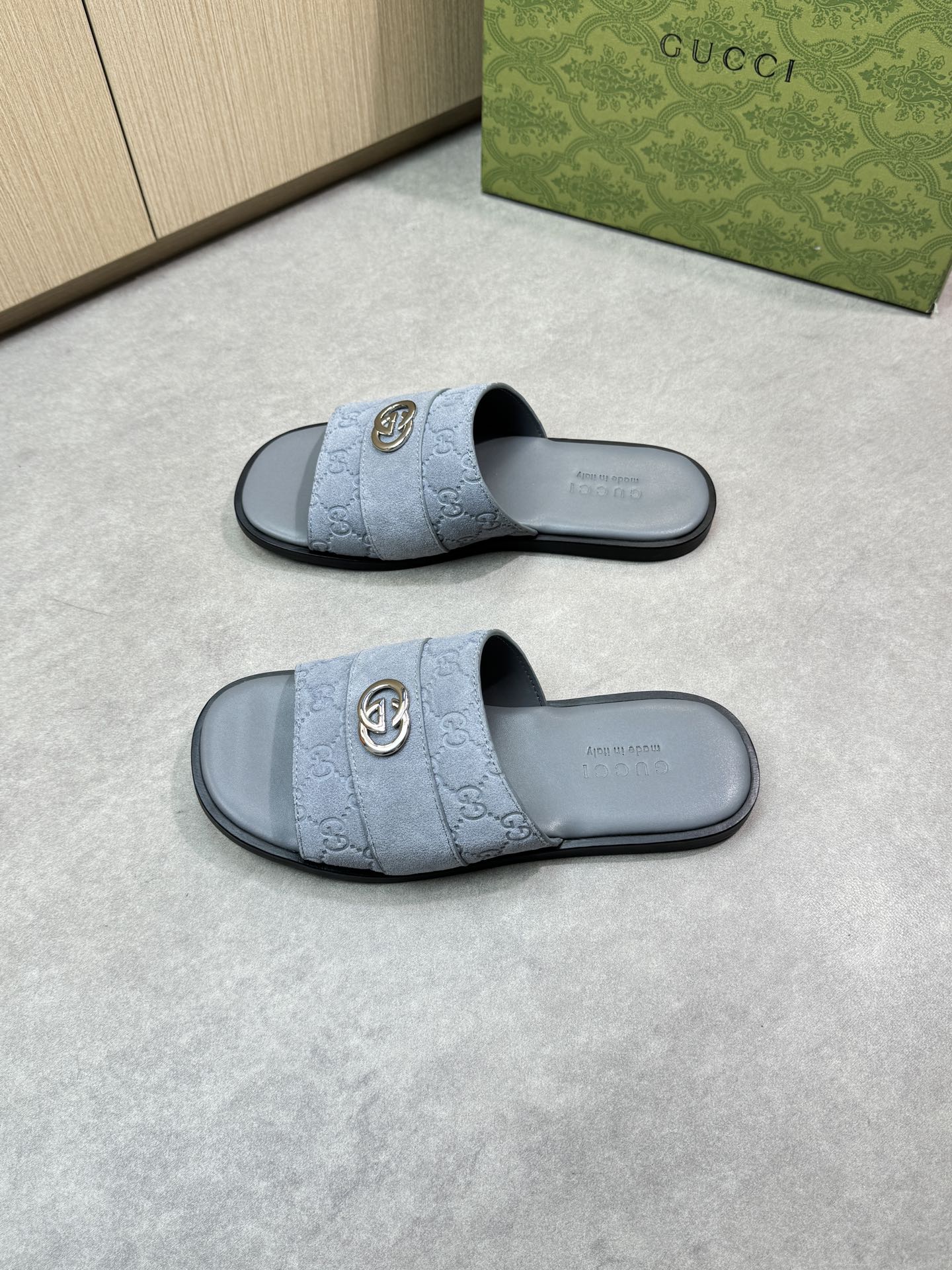 Guc 25ss leather slippers