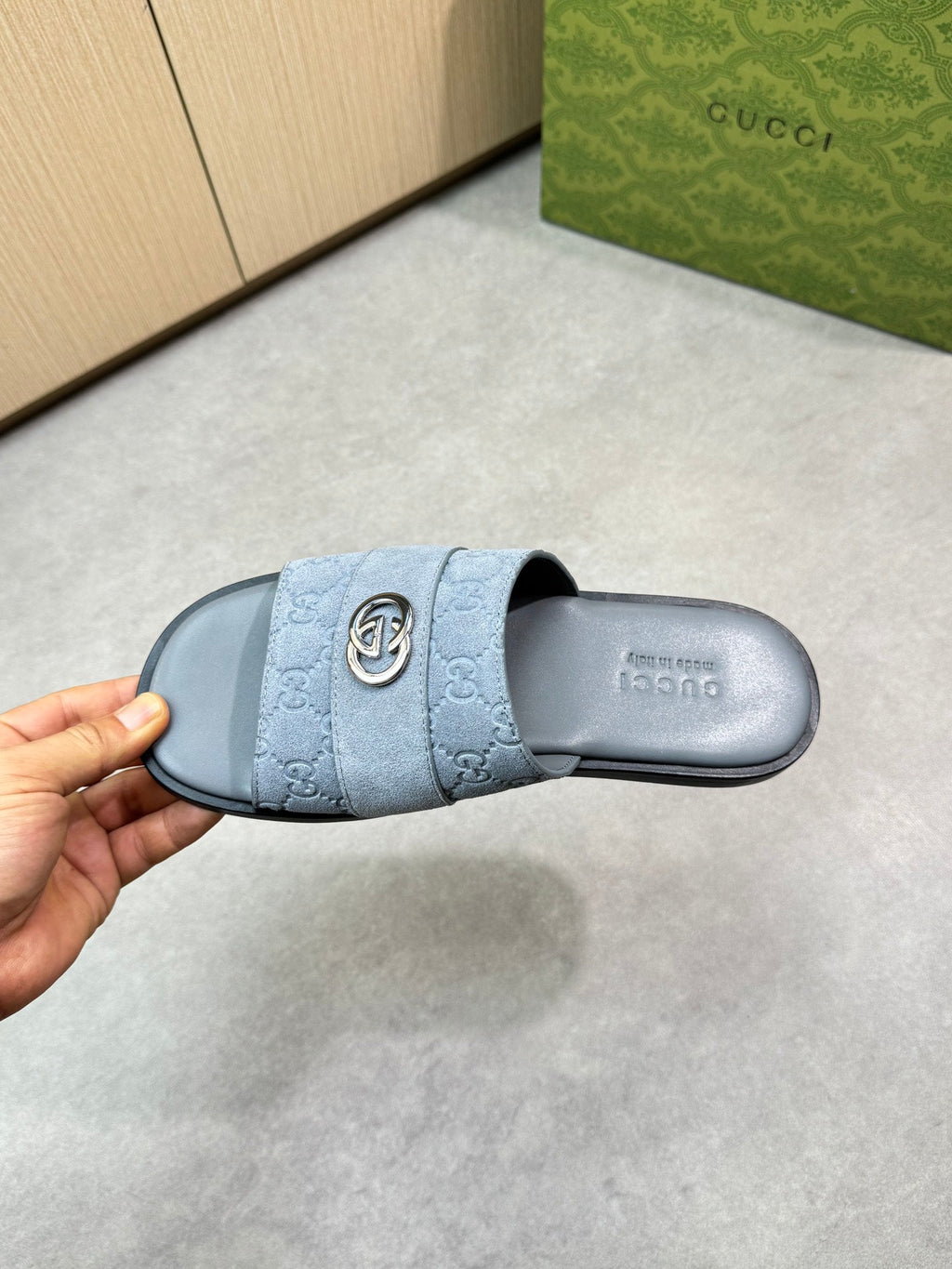 Guc 25ss leather slippers