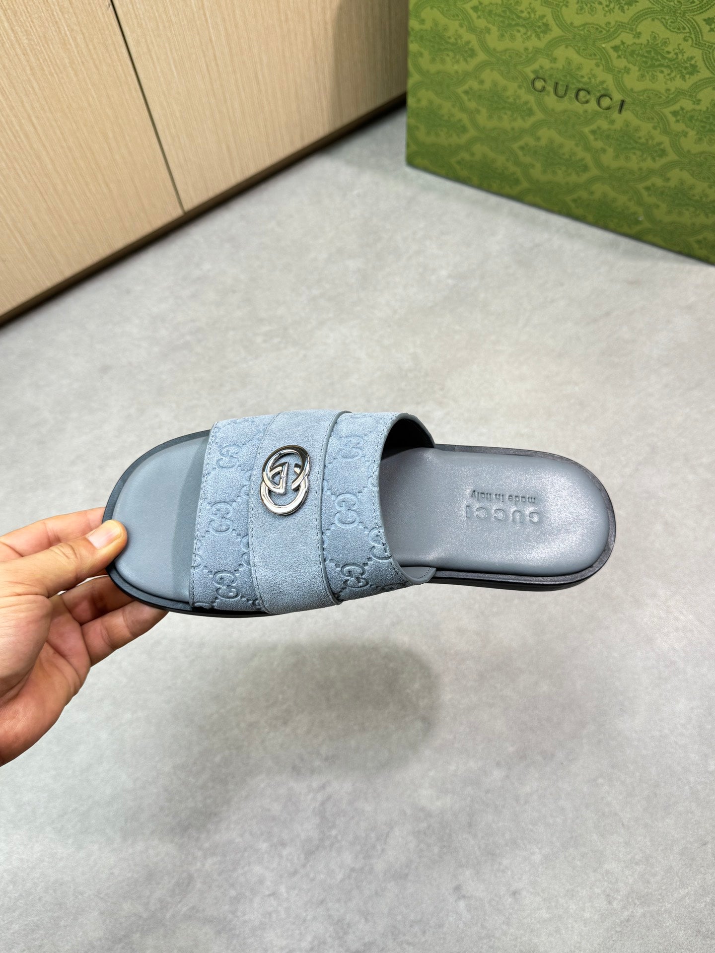 Guc 25ss leather slippers