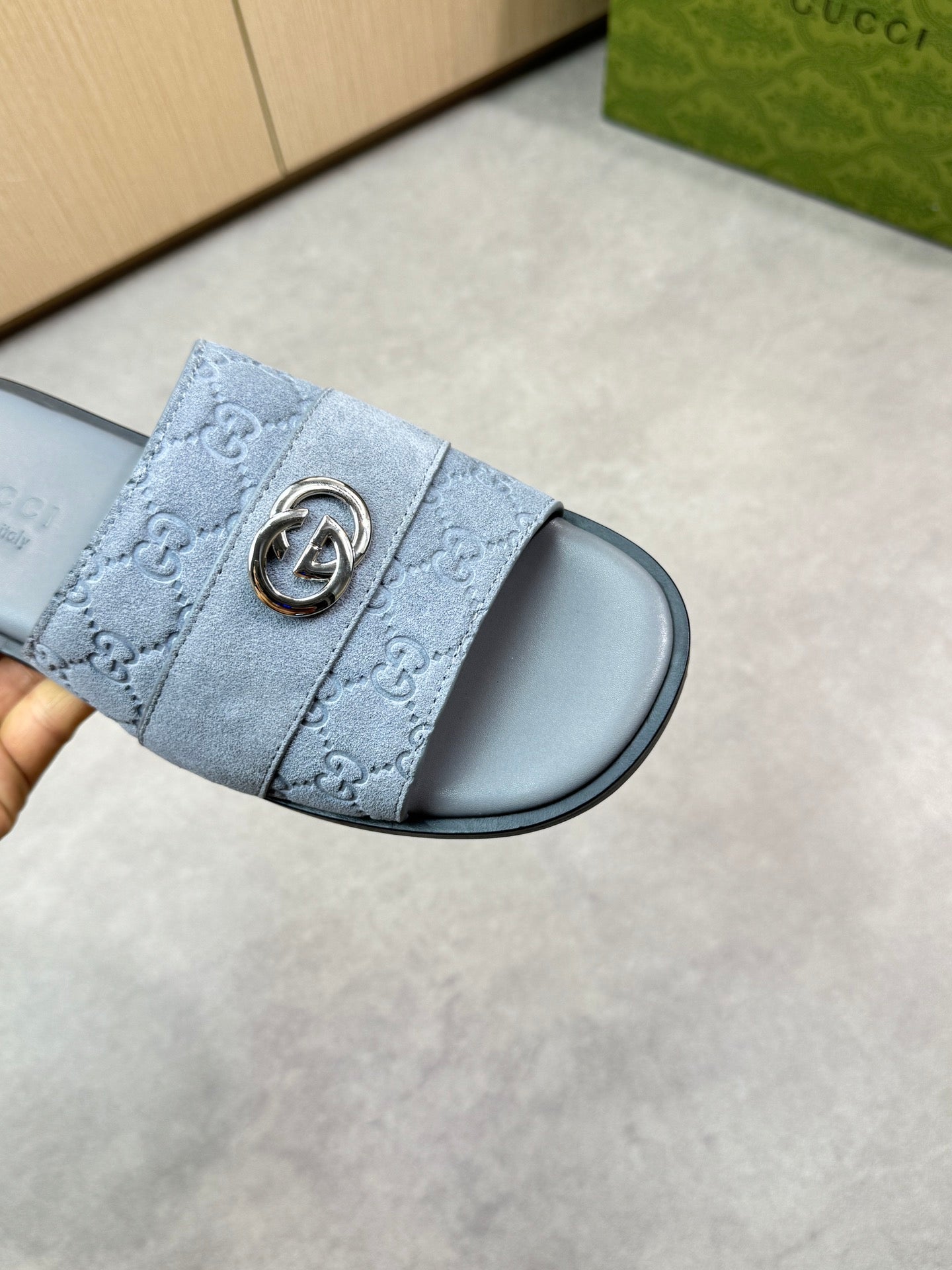 Guc 25ss leather slippers