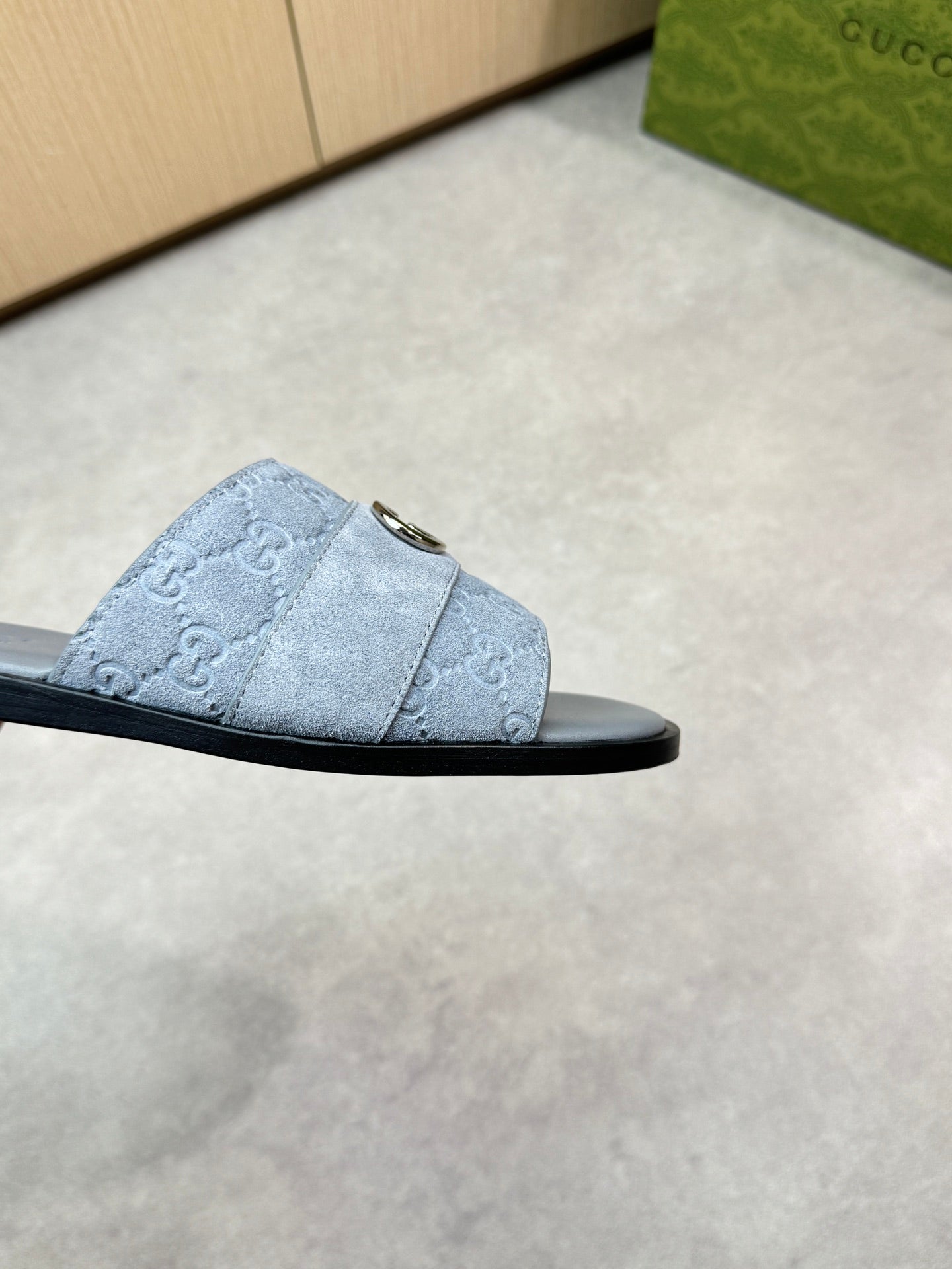 Guc 25ss leather slippers