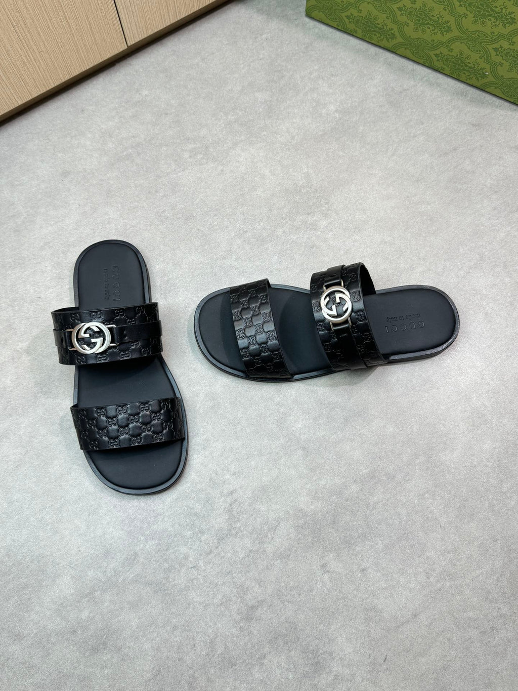 guc 25ss leather slippers