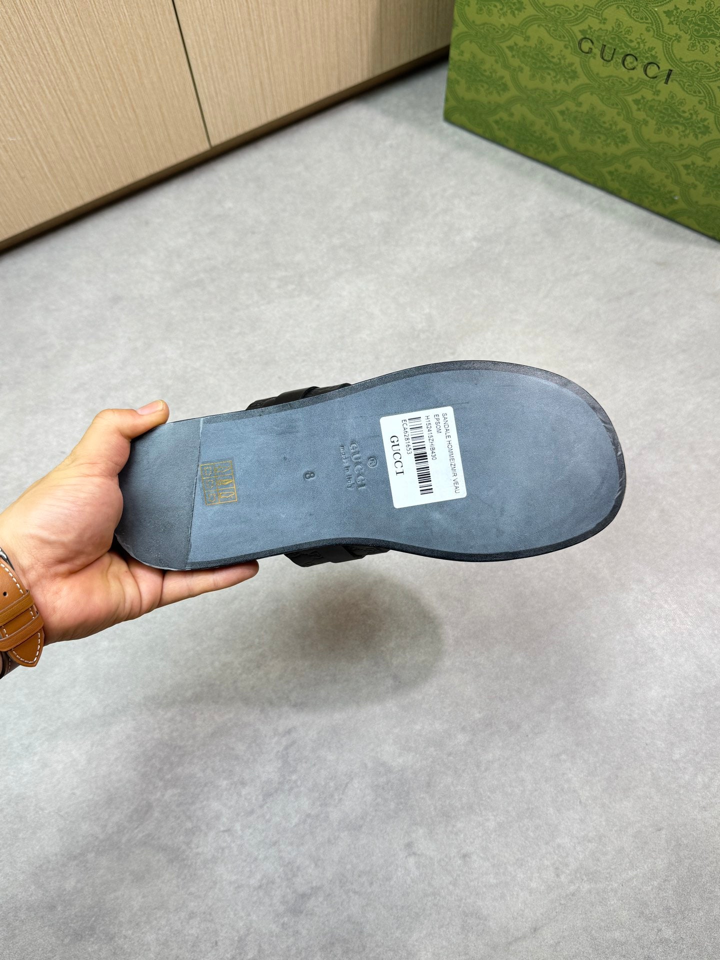 guc 25ss leather slippers