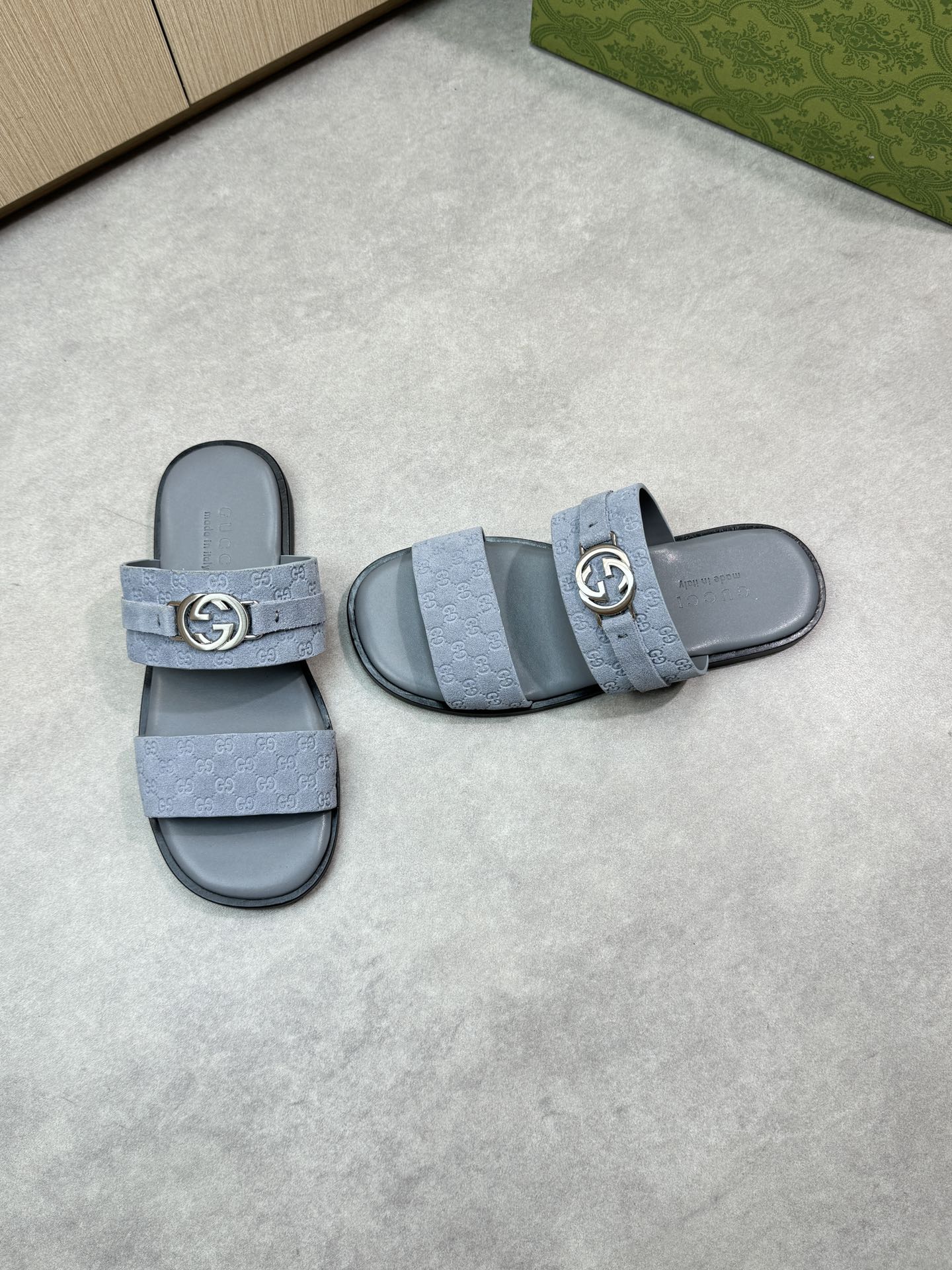 guc 25ss leather slippers