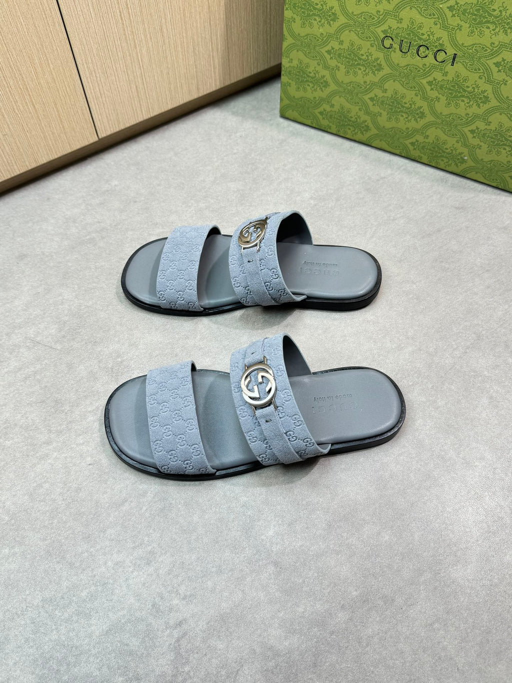 guc 25ss leather slippers