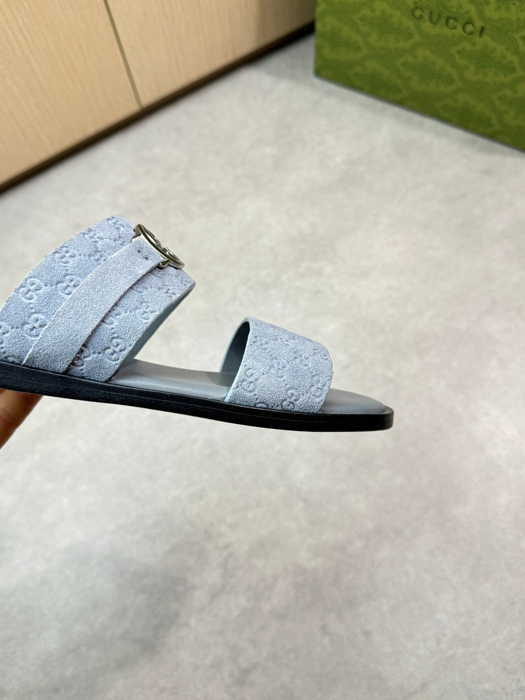 guc 25ss leather slippers