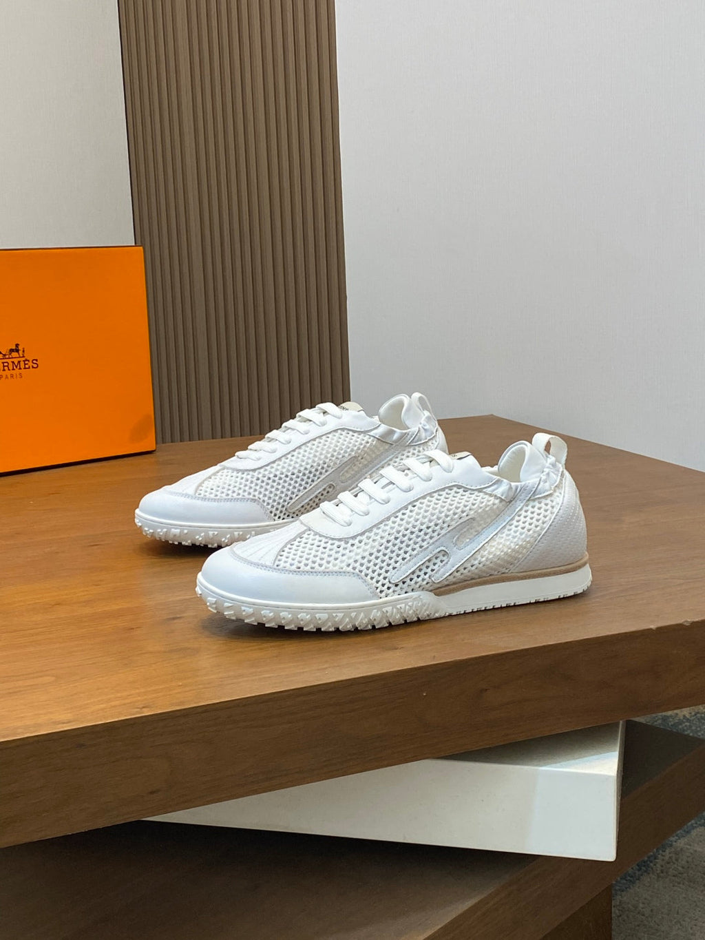 herm leather senaker