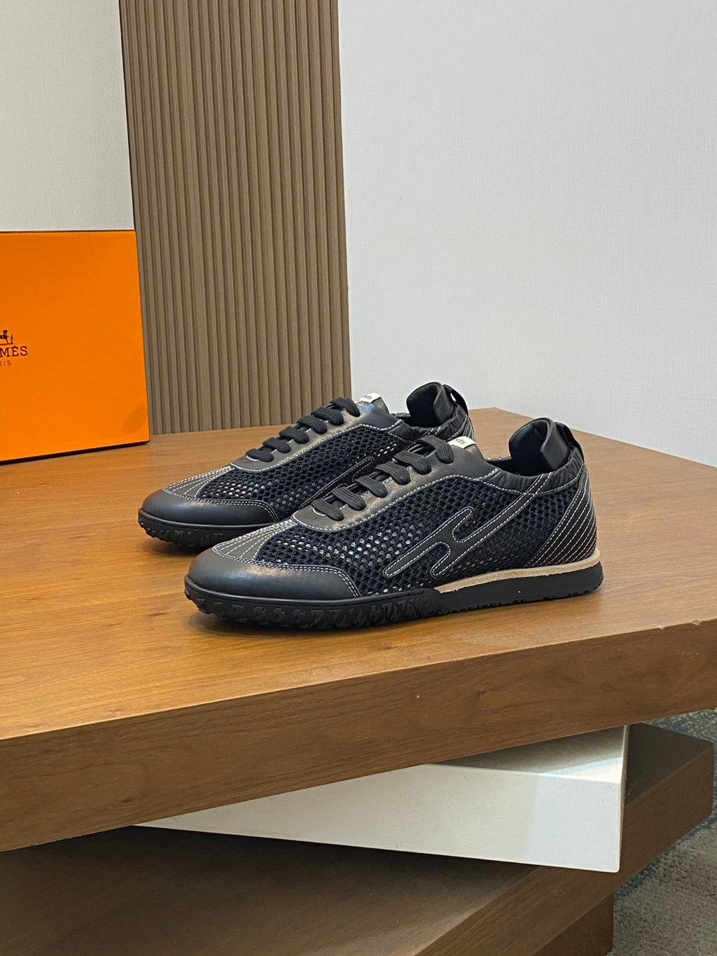 herm leather senaker