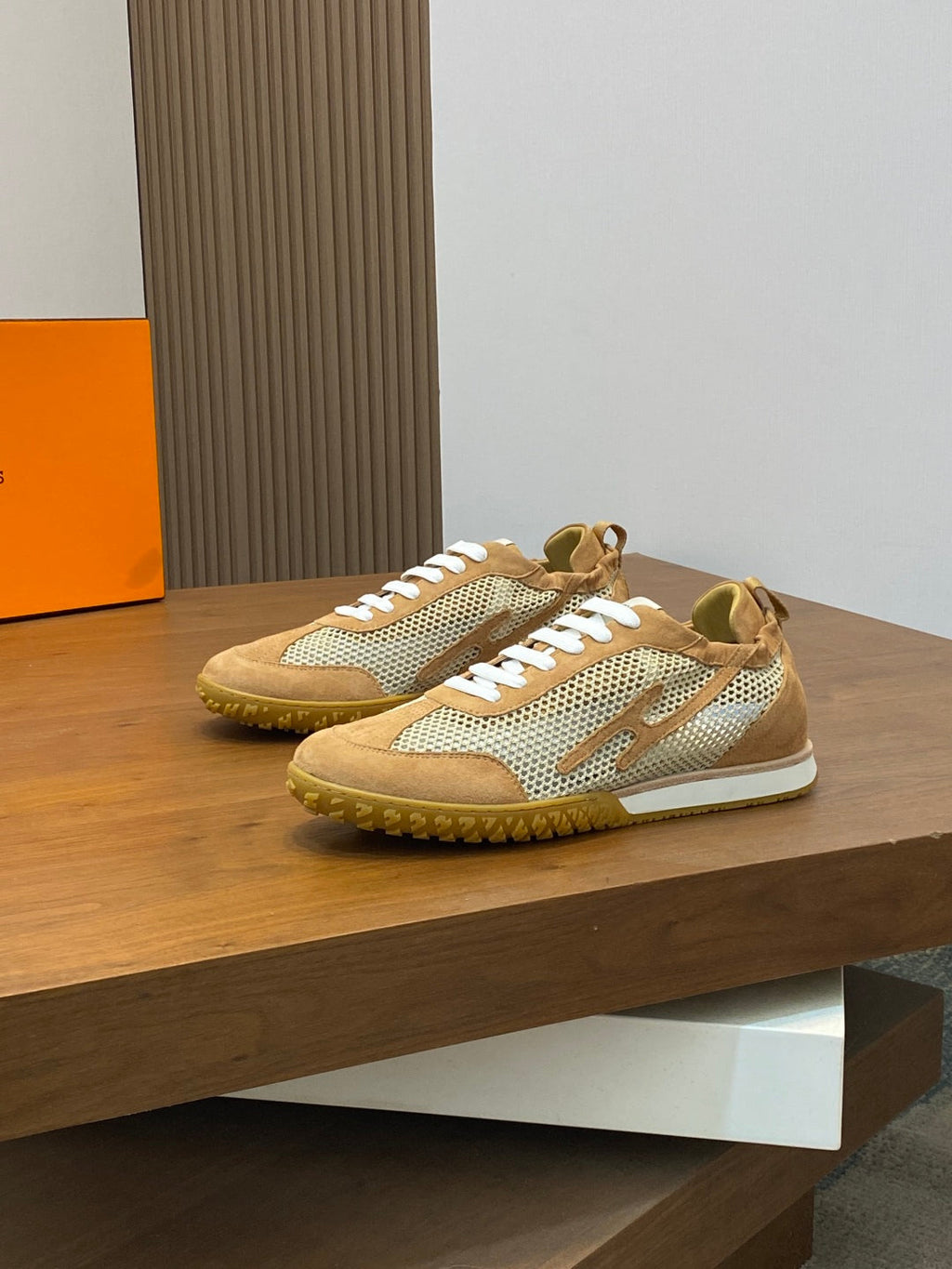 herm leather senaker