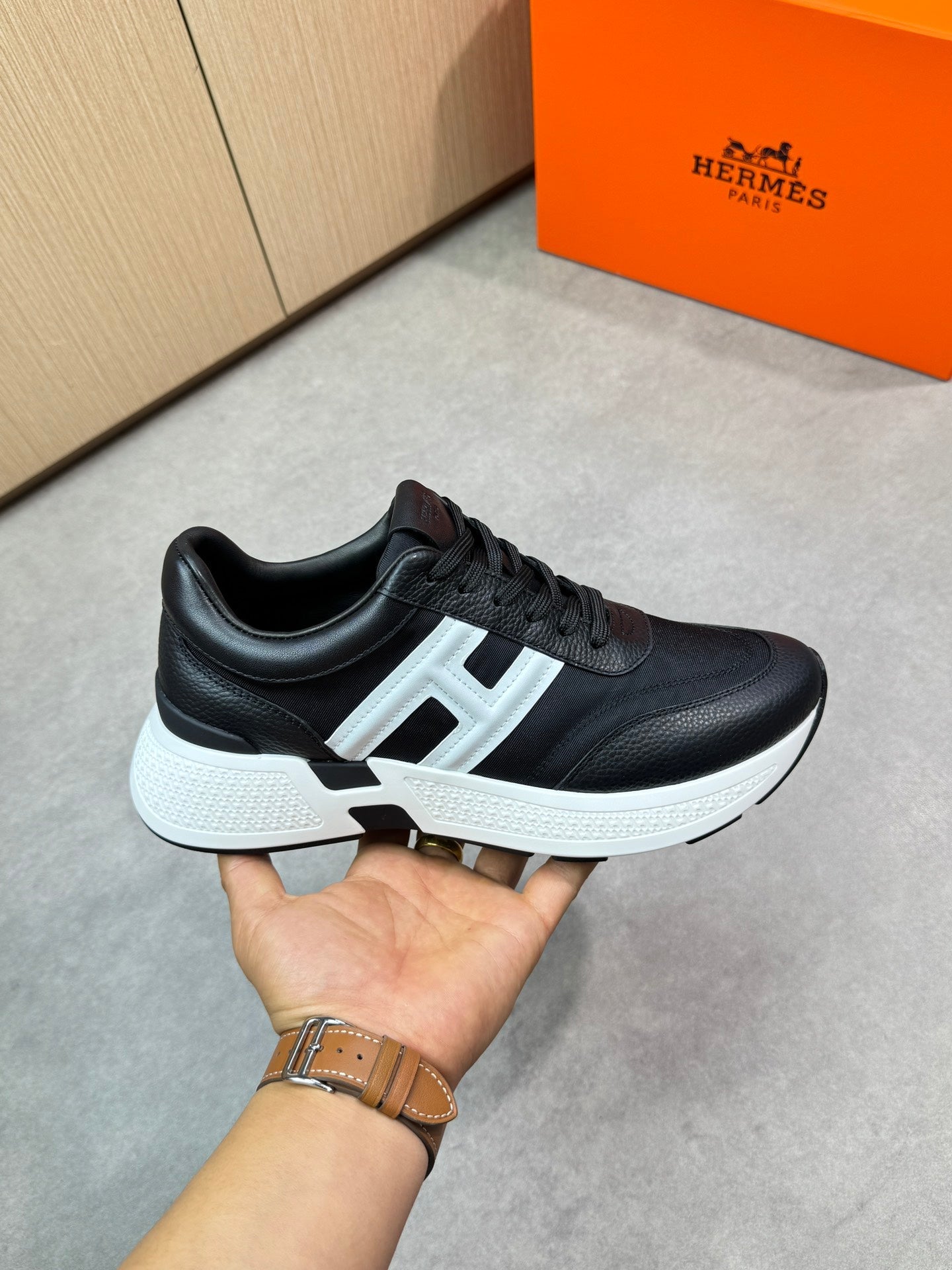 Herm leather sneaker