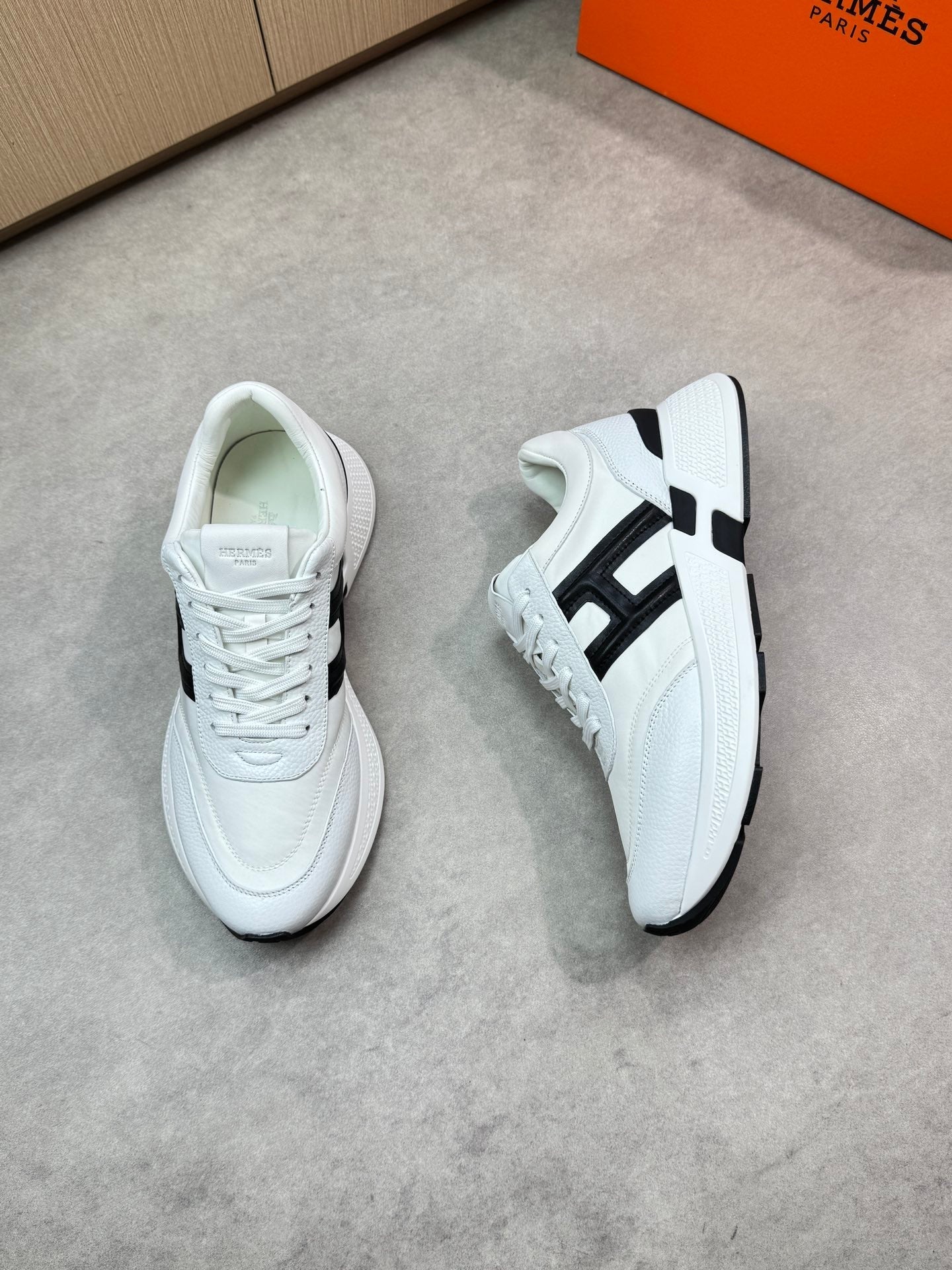 Herm leather sneaker