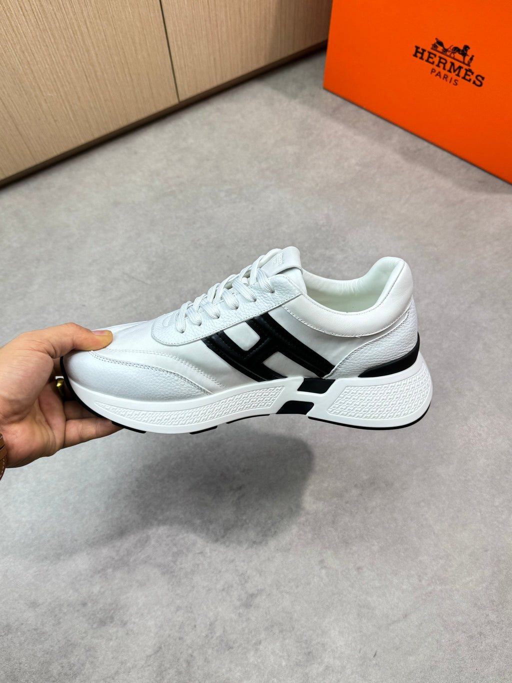 Herm leather sneaker