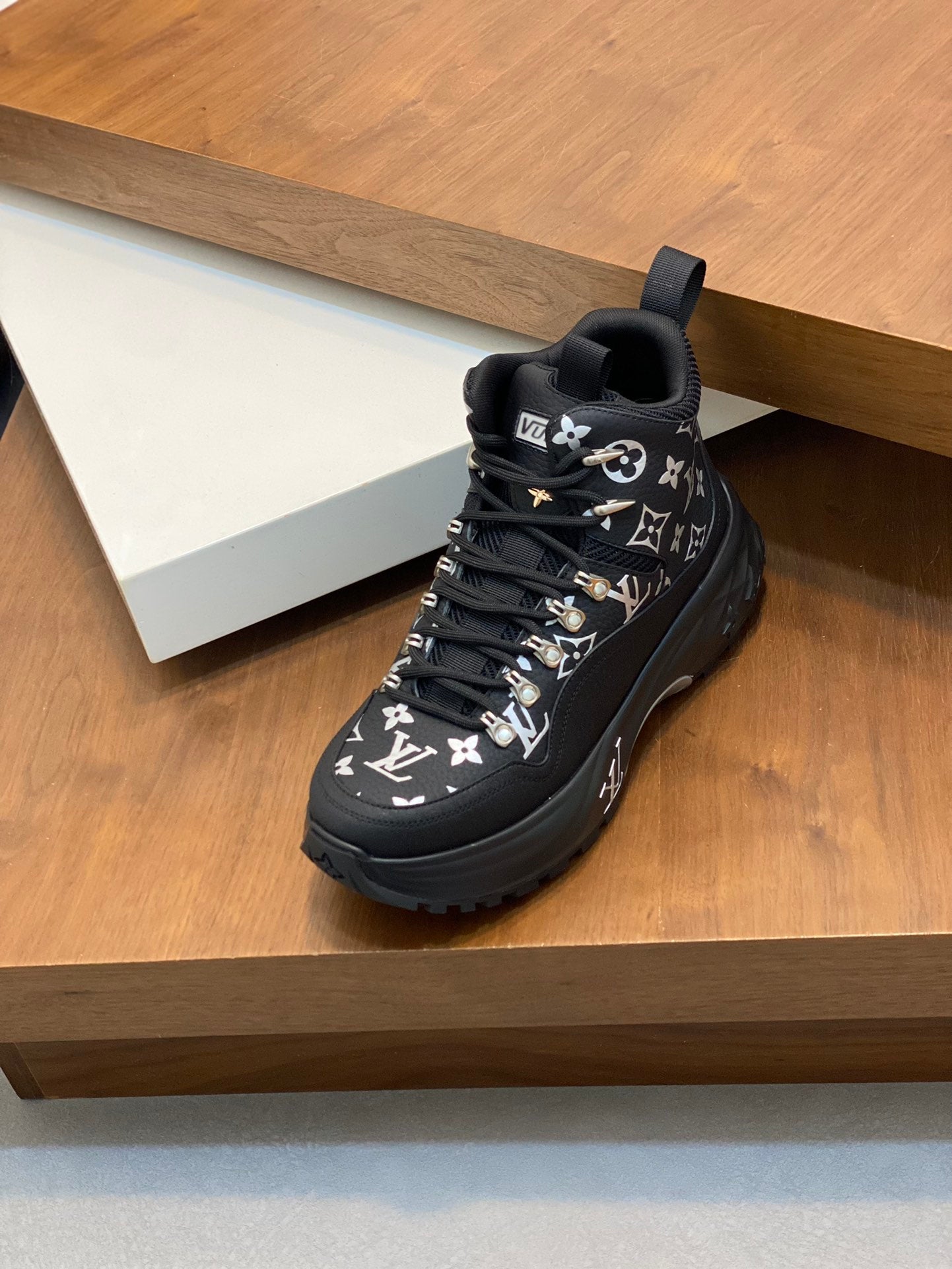 Louis discover sneakers