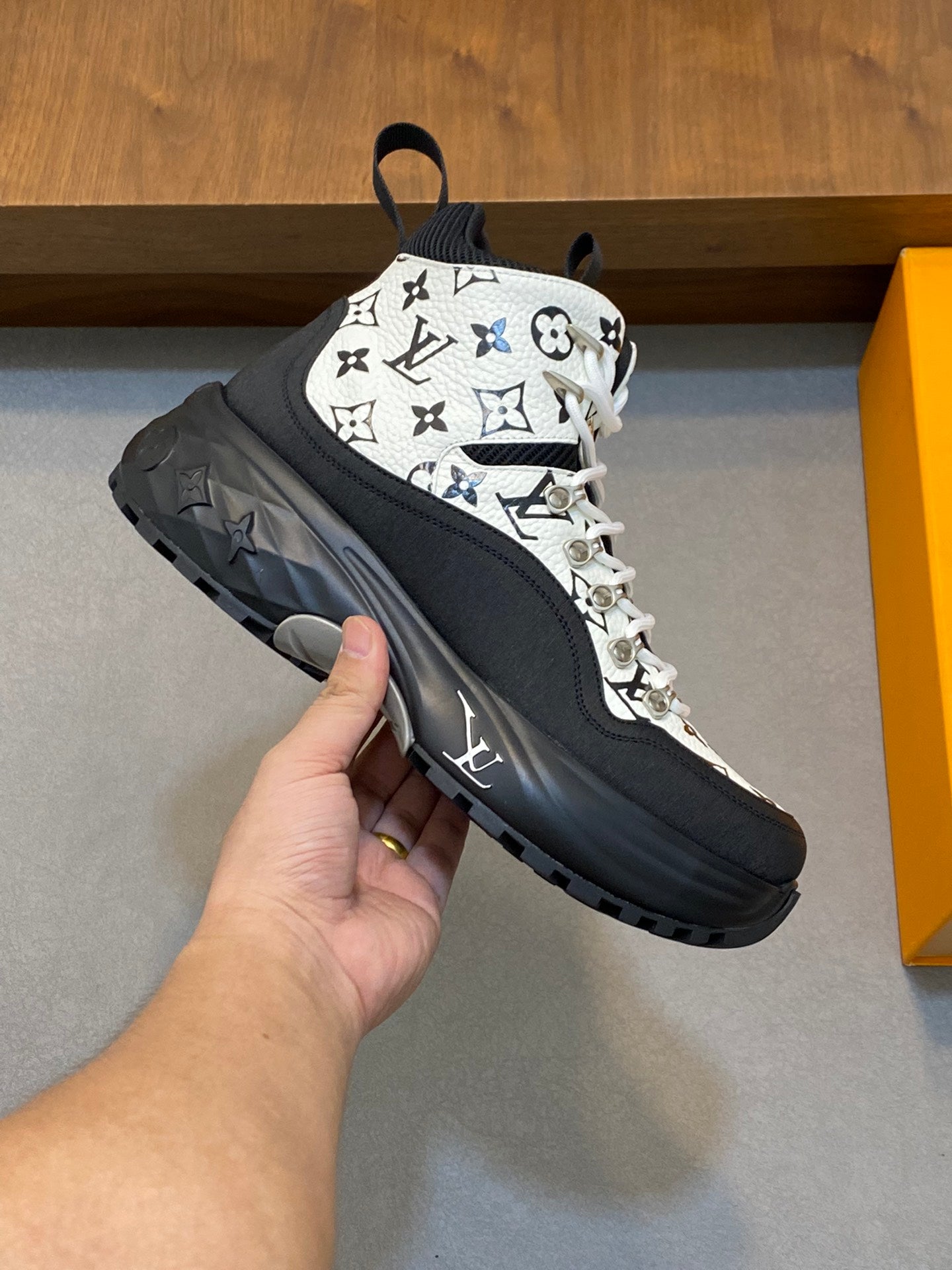 Louis discover sneakers