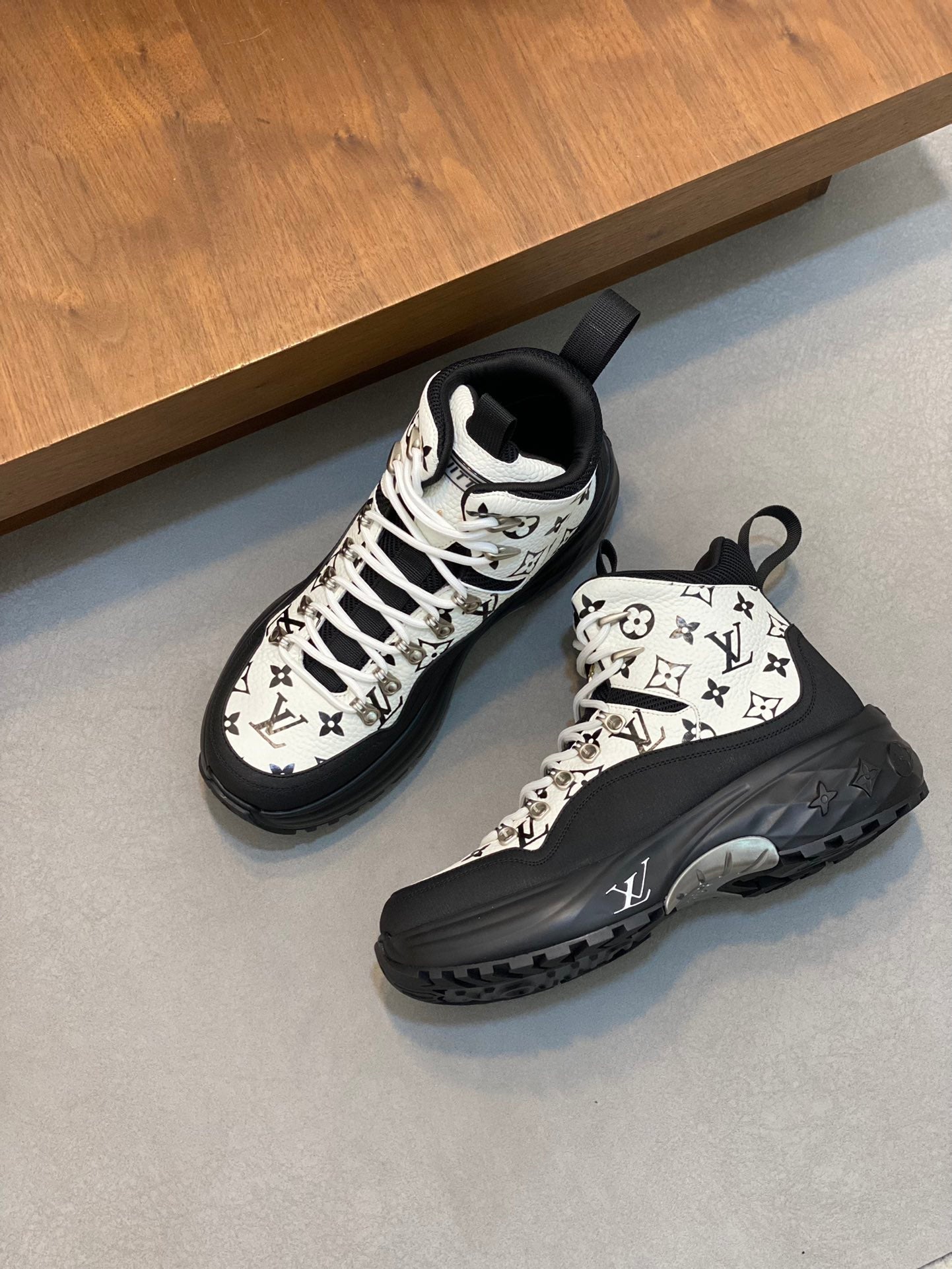 Louis discover sneakers