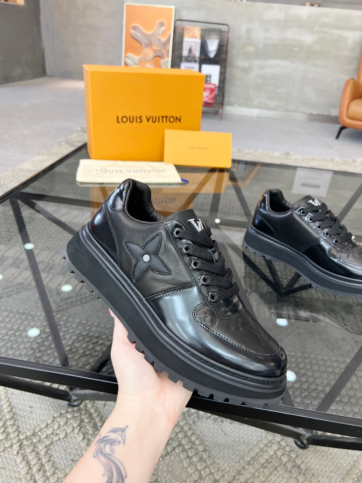 Louis leather sneaker