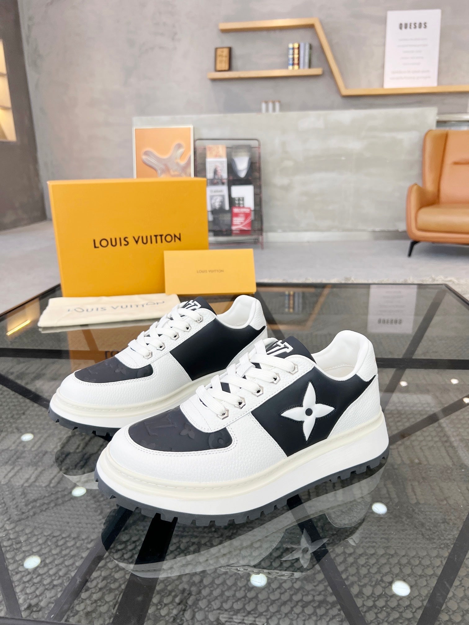 Louis leather sneaker