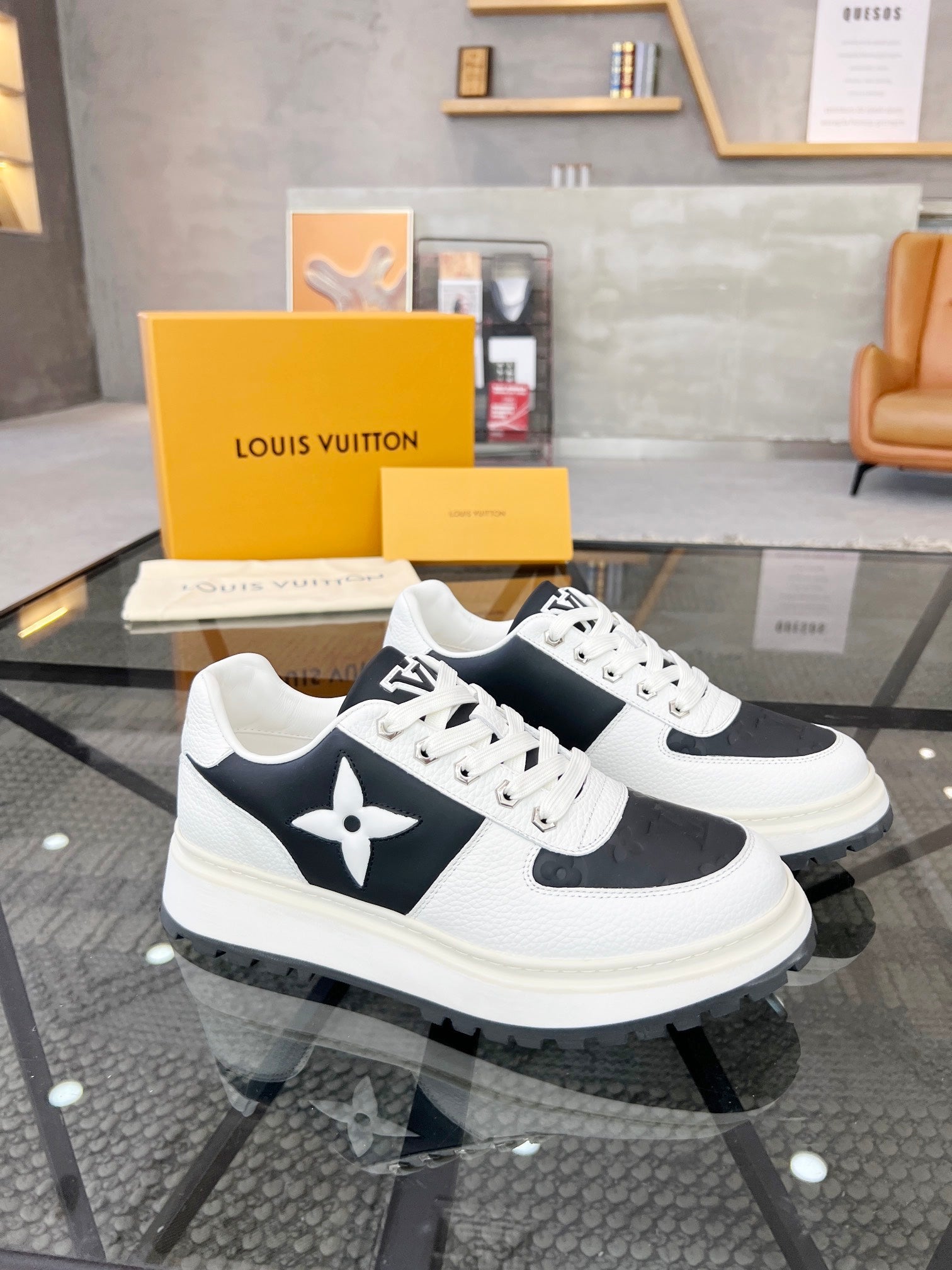 Louis leather sneaker
