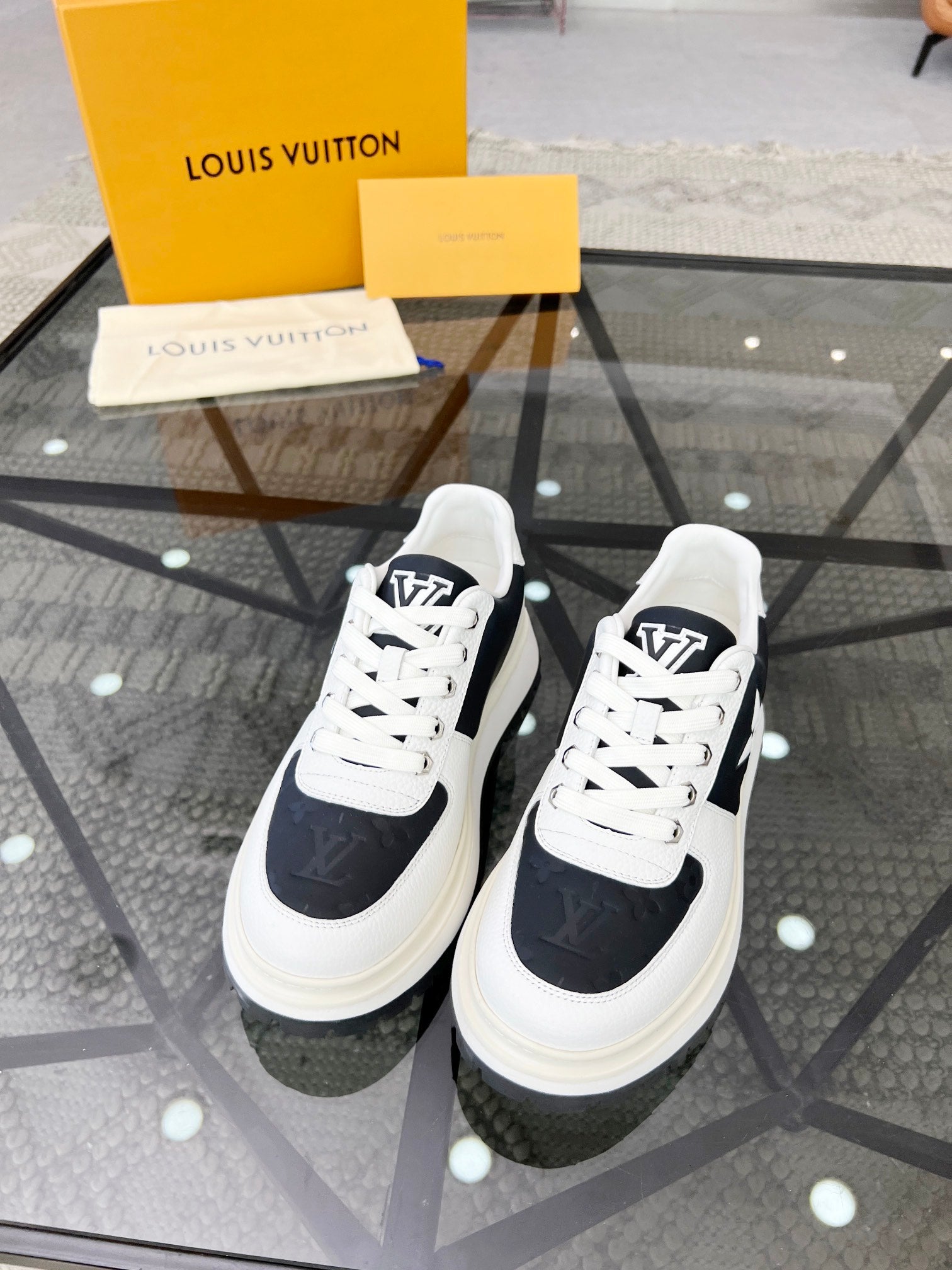 Louis leather sneaker