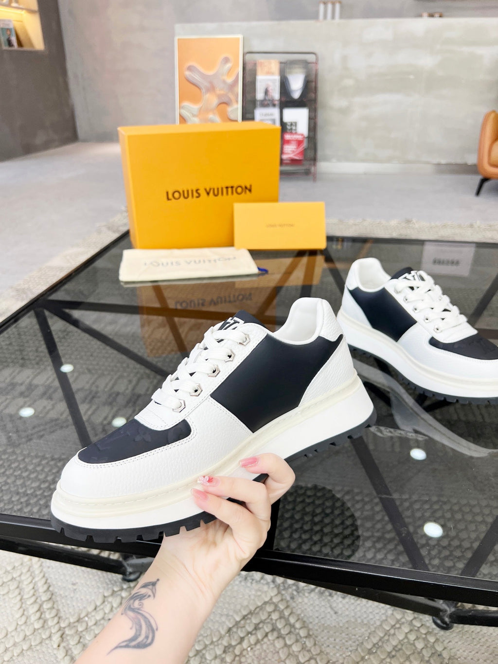 Louis leather sneaker