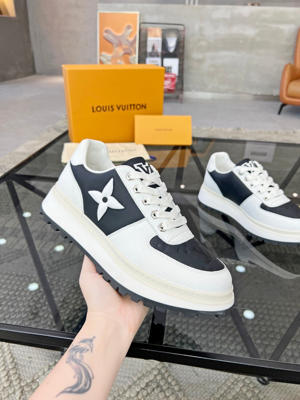 Louis leather sneaker