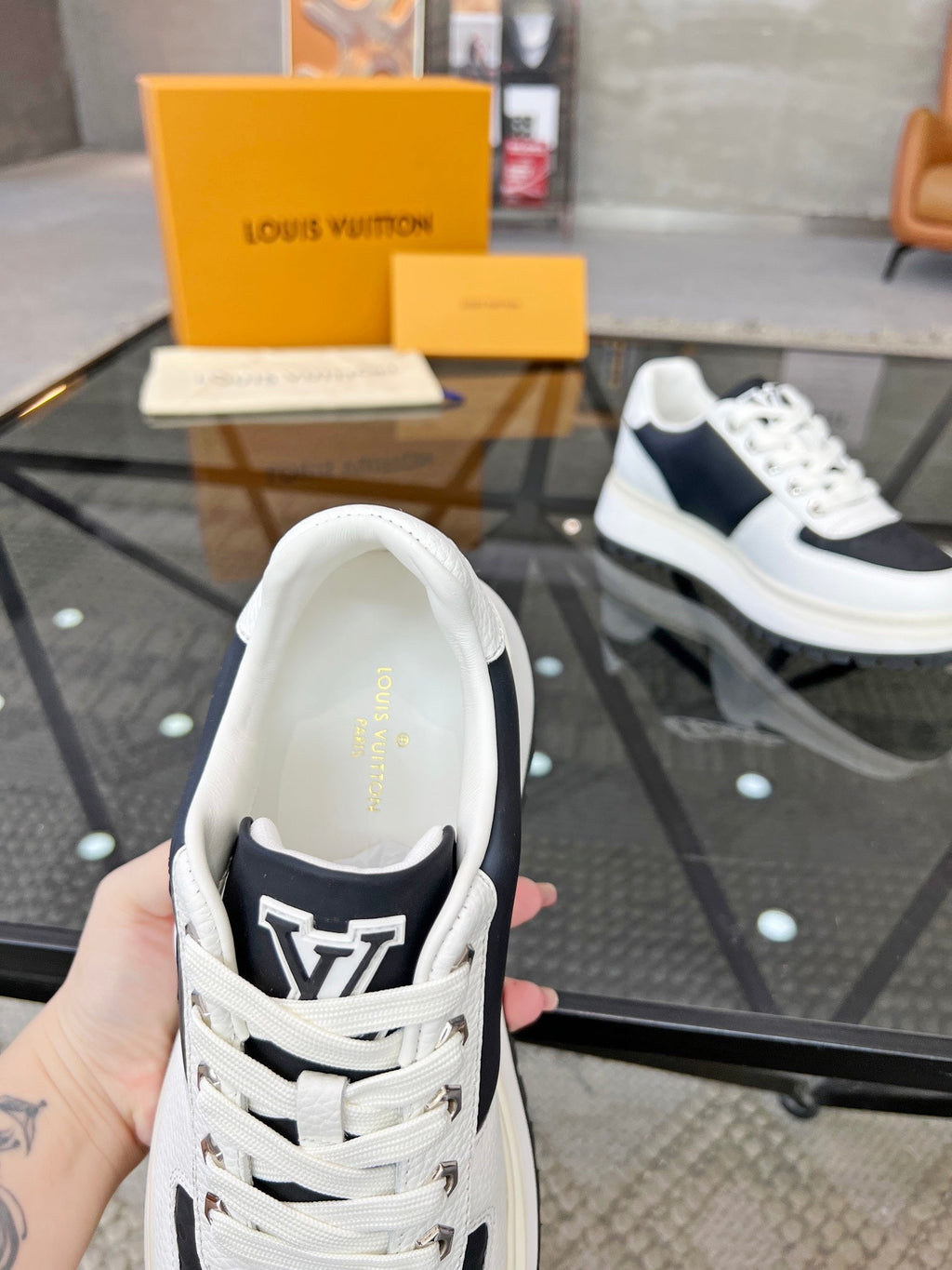 Louis leather sneaker