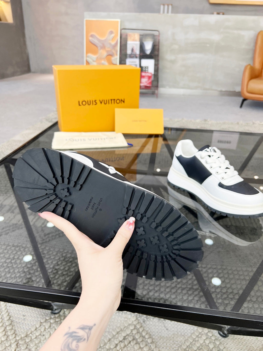 Louis leather sneaker