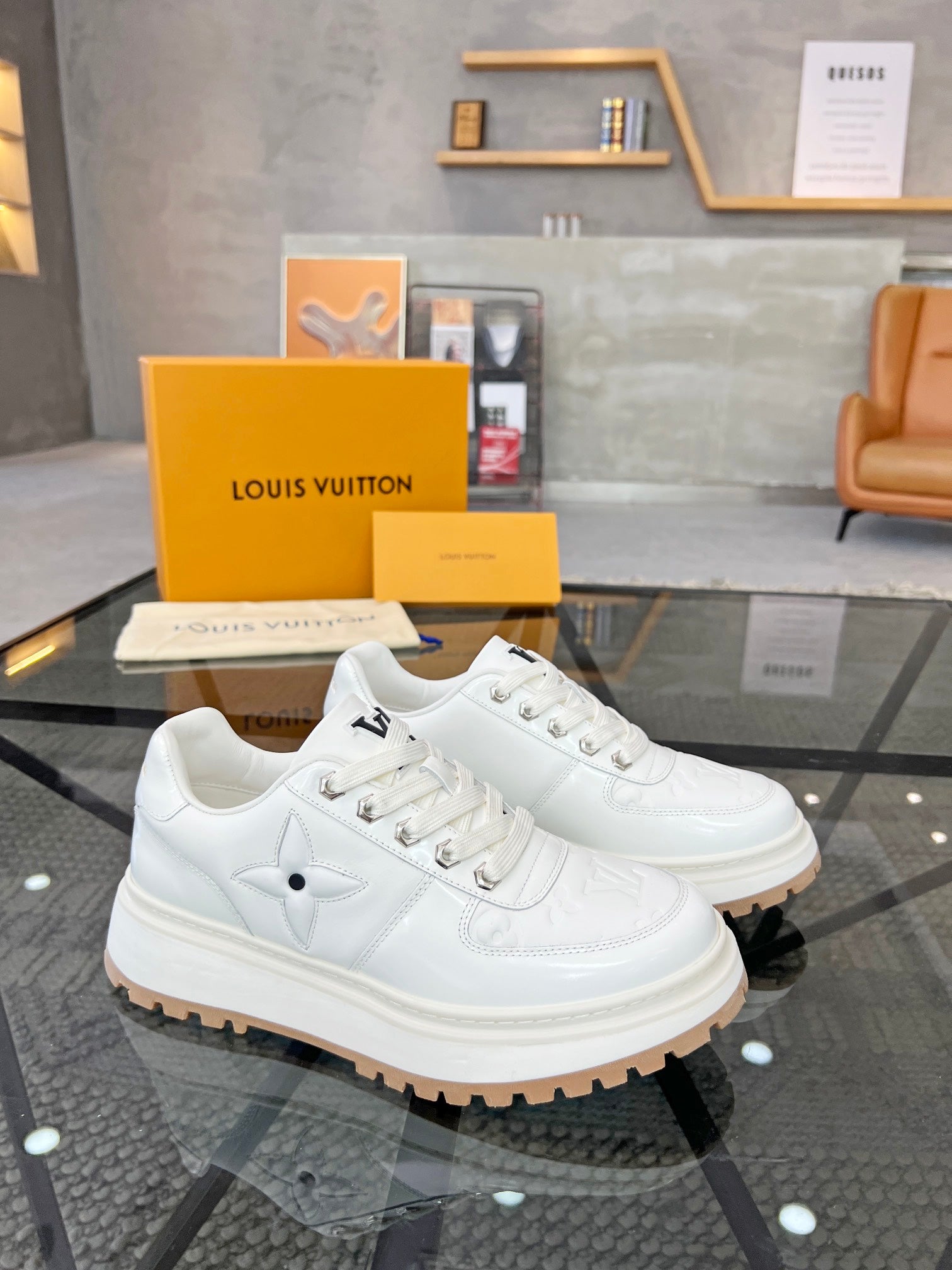 Louis leather sneaker