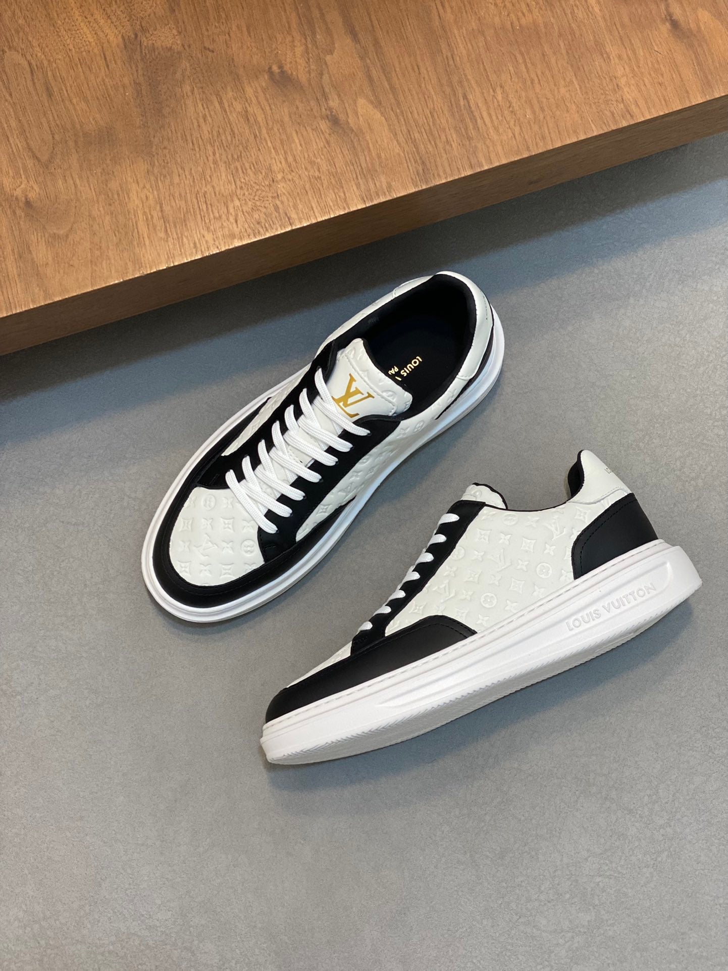 Louis leather sneaker