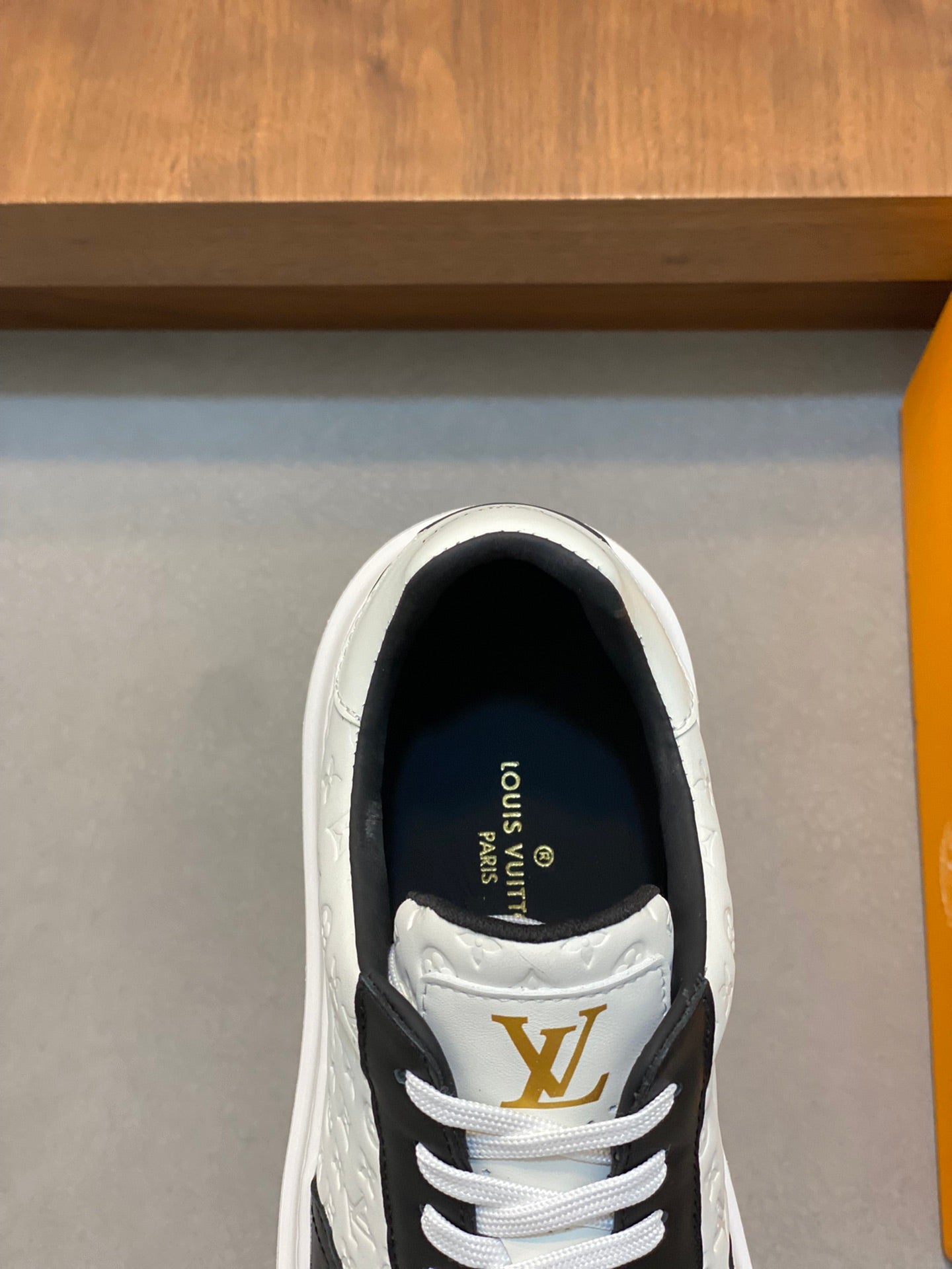 Louis leather sneaker