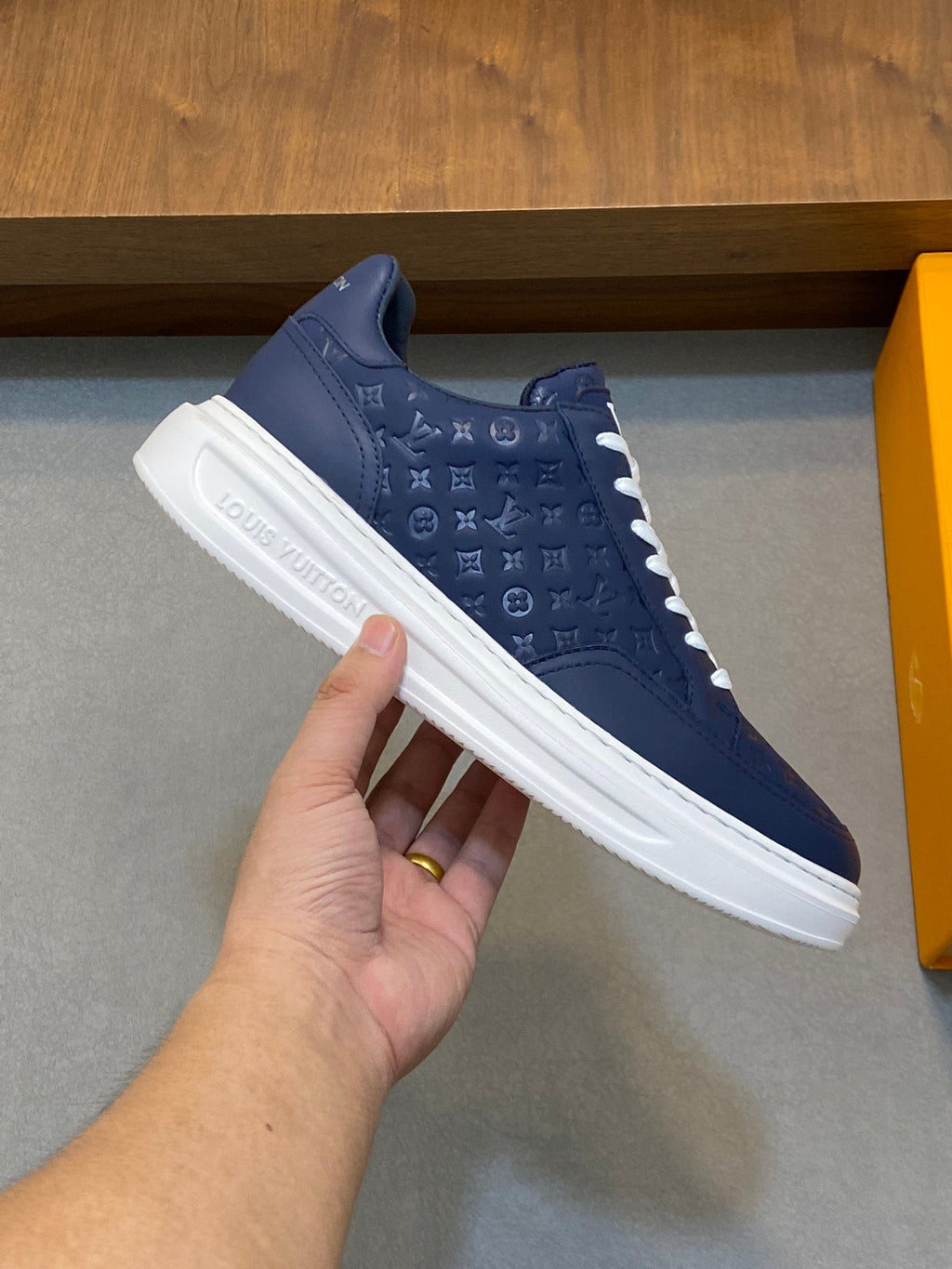 Louis leather sneaker