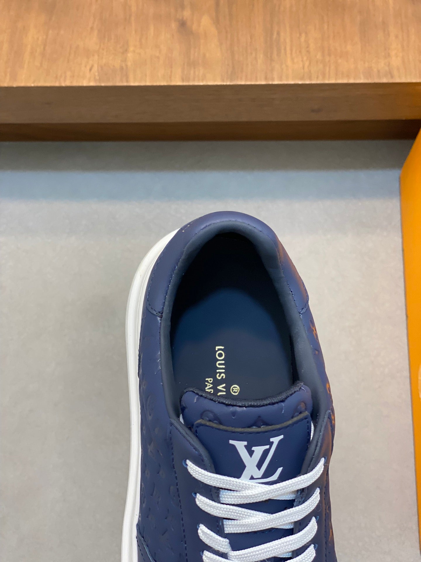 Louis leather sneaker