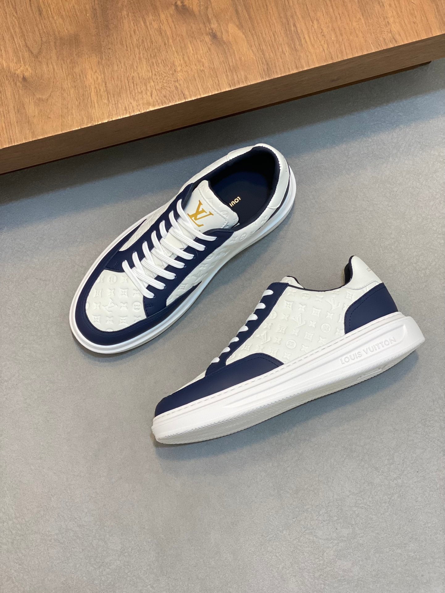 Louis leather sneaker