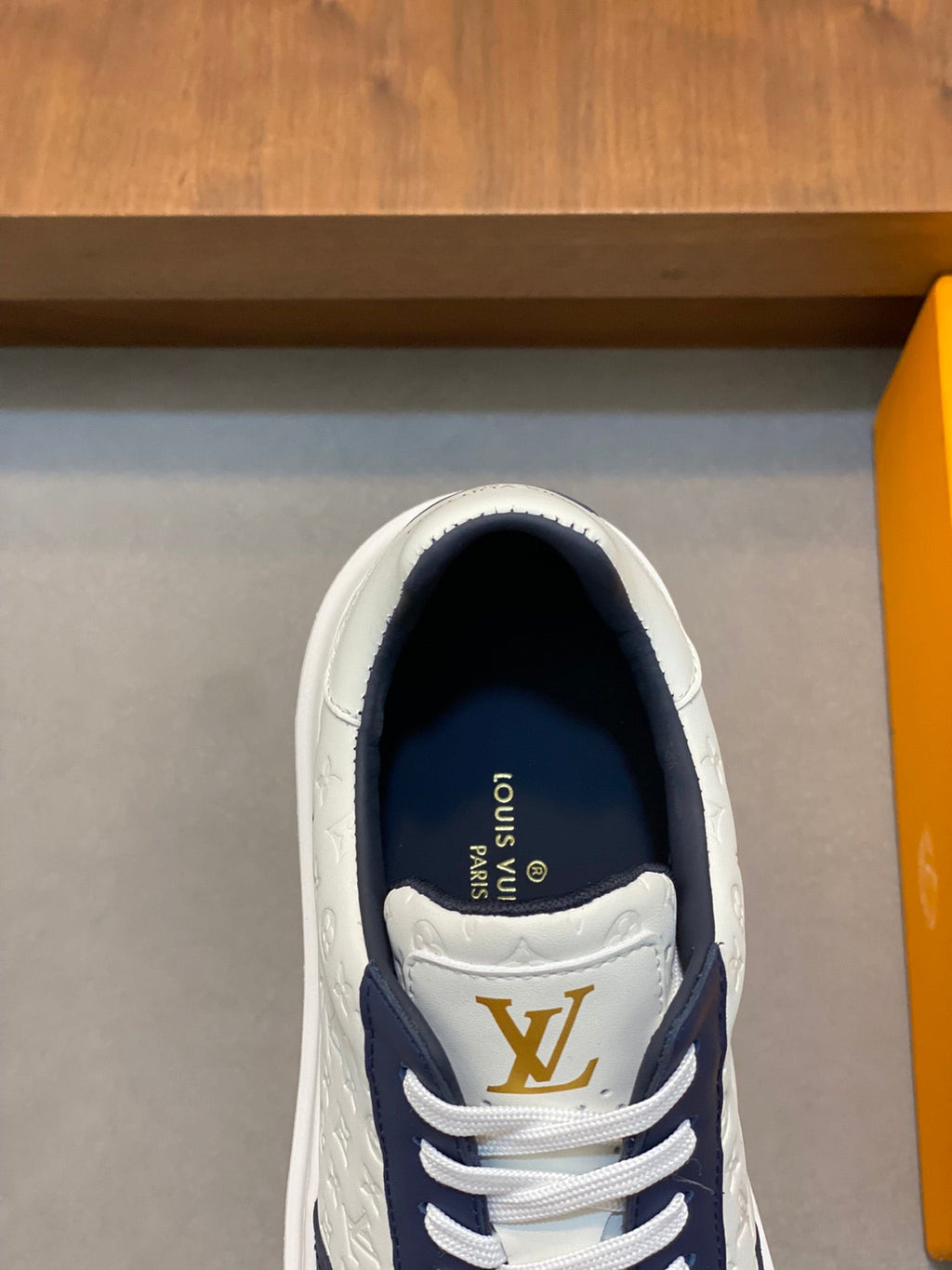 Louis leather sneaker