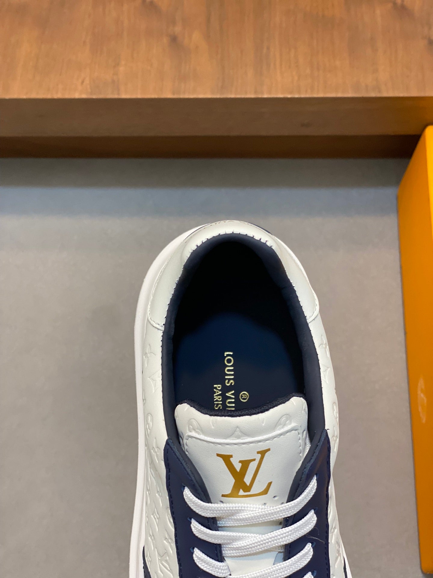 Louis leather sneaker